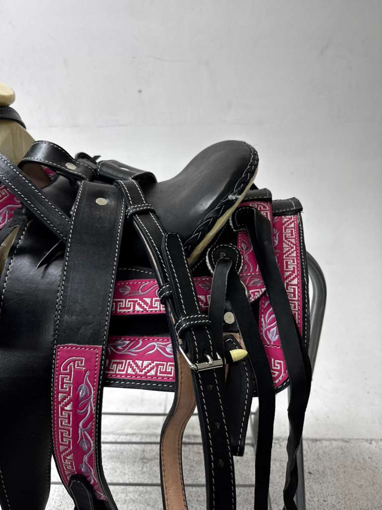 Charro Pony Saddle – Black & Pink “La Chiquita Fresa” Edition (Pony Size)