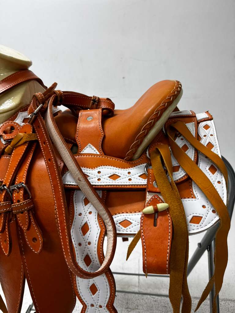 Charro Saddle – Tan & White “La Pequeña Vaquera” Edition (Pony Size)