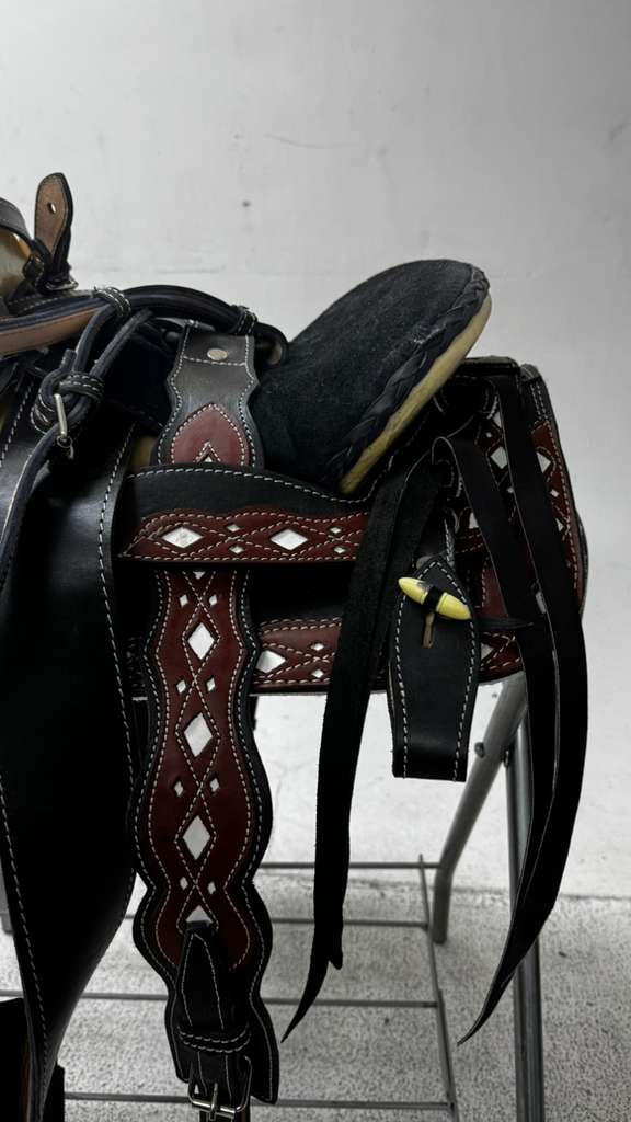 Pony Charro Saddle – Black & Burgundy “Diamante Rojo” Edition (13”)