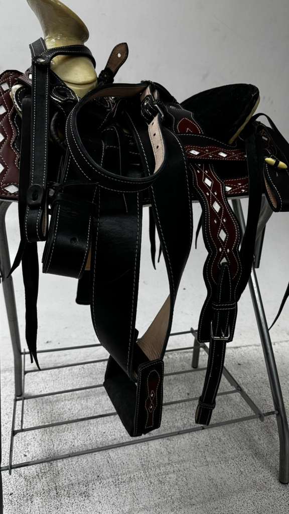 Pony Charro Saddle – Black & Burgundy “Diamante Rojo” Edition (13”)