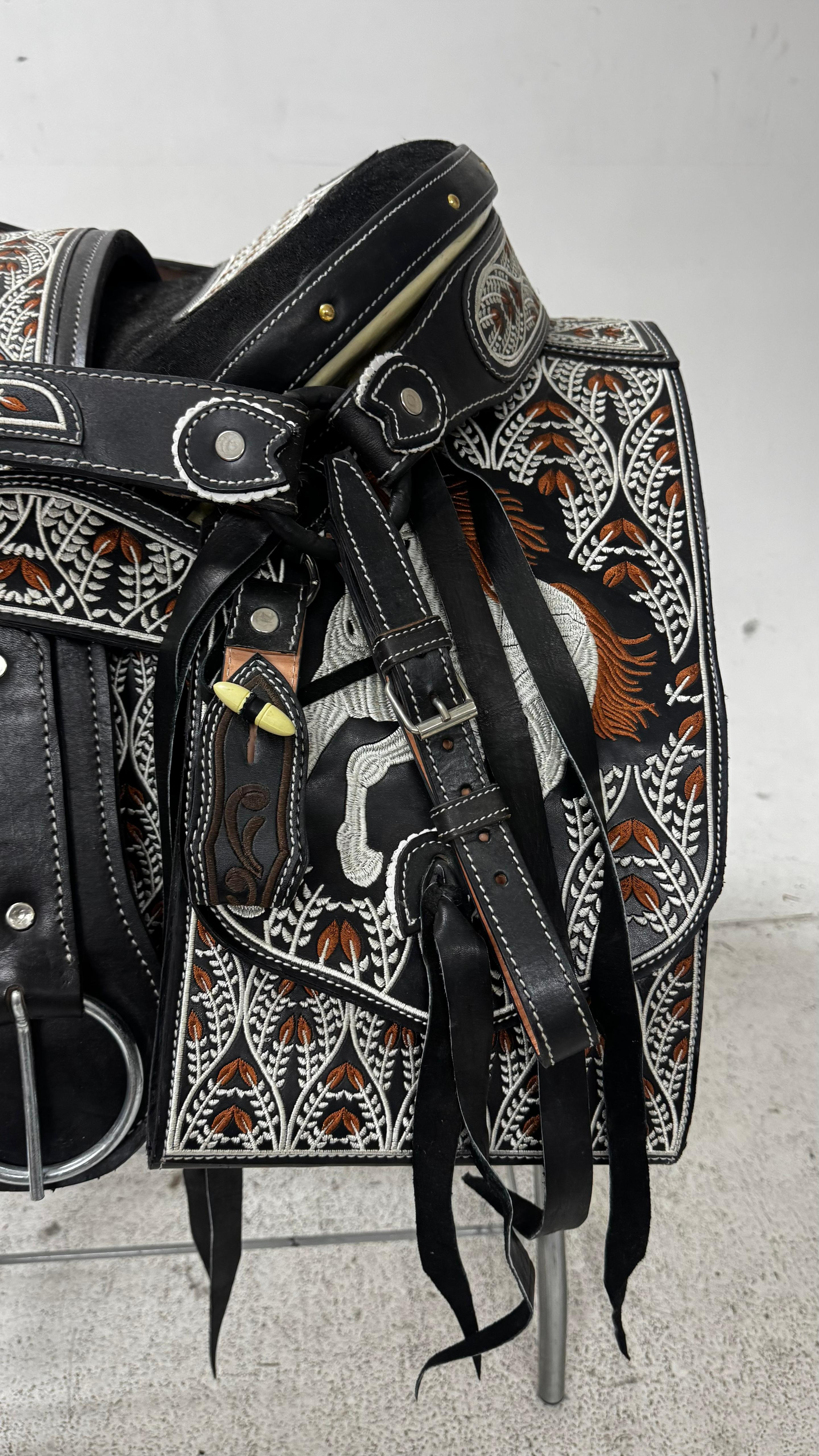 Charro Saddle – Black Leather with White & Copper Embroidery (15.5”) “El Centauro”