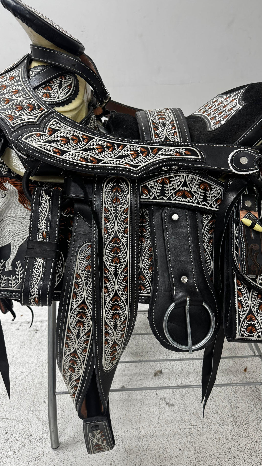 Charro Saddle – Black Leather with White & Copper Embroidery (15.5”) “El Centauro”