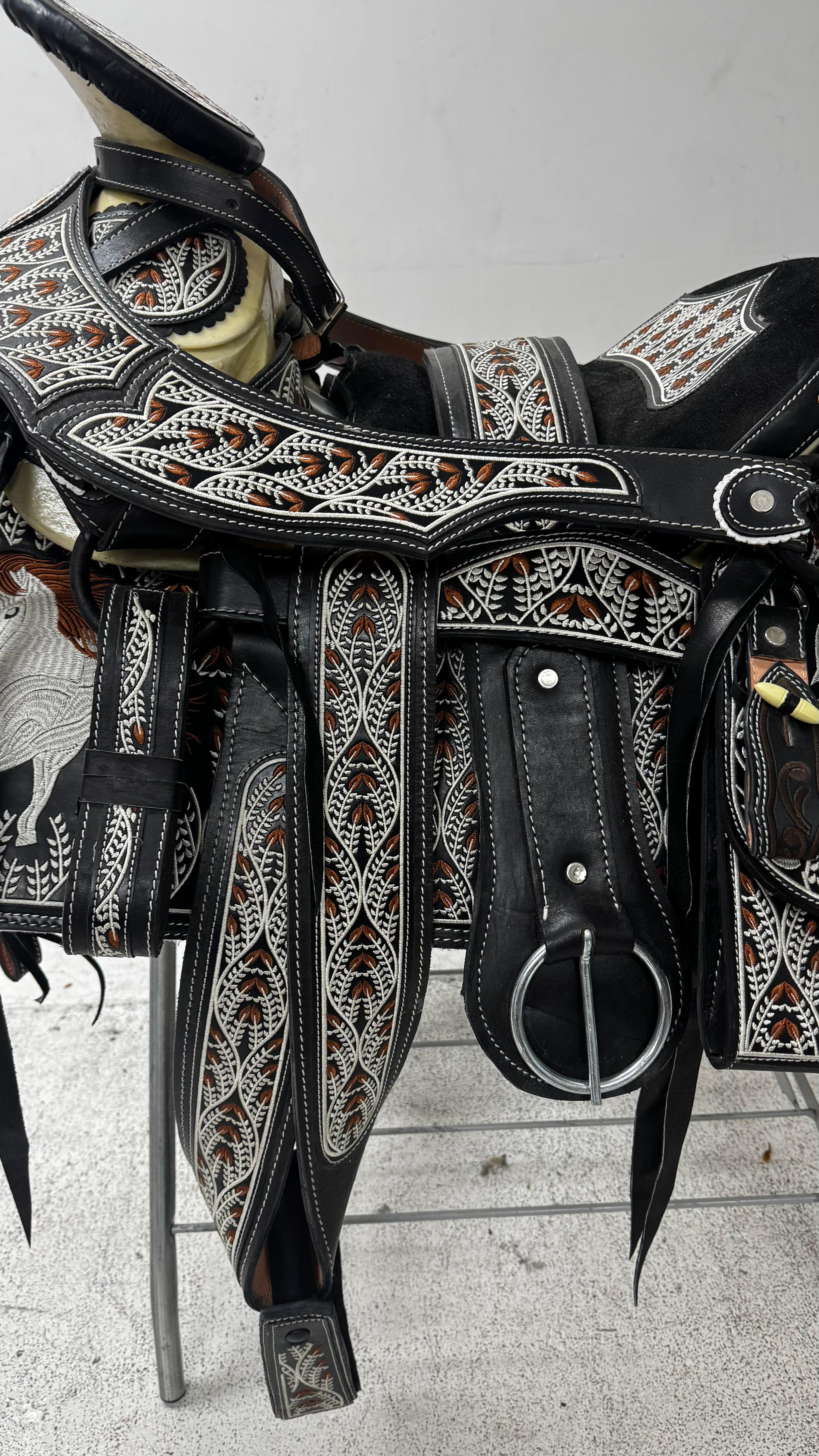Charro Saddle – Black Leather with White & Copper Embroidery (15.5”) “El Centauro”