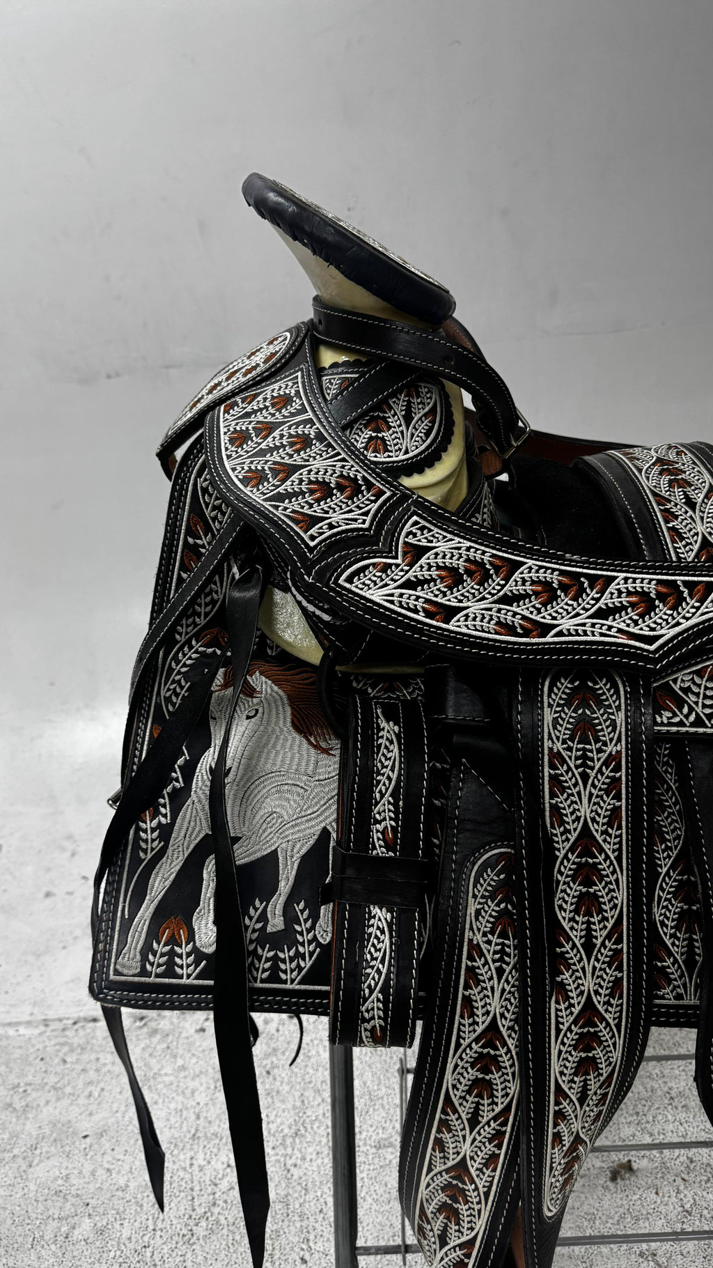 Charro Saddle – Black Leather with White & Copper Embroidery (15.5”) “El Centauro”