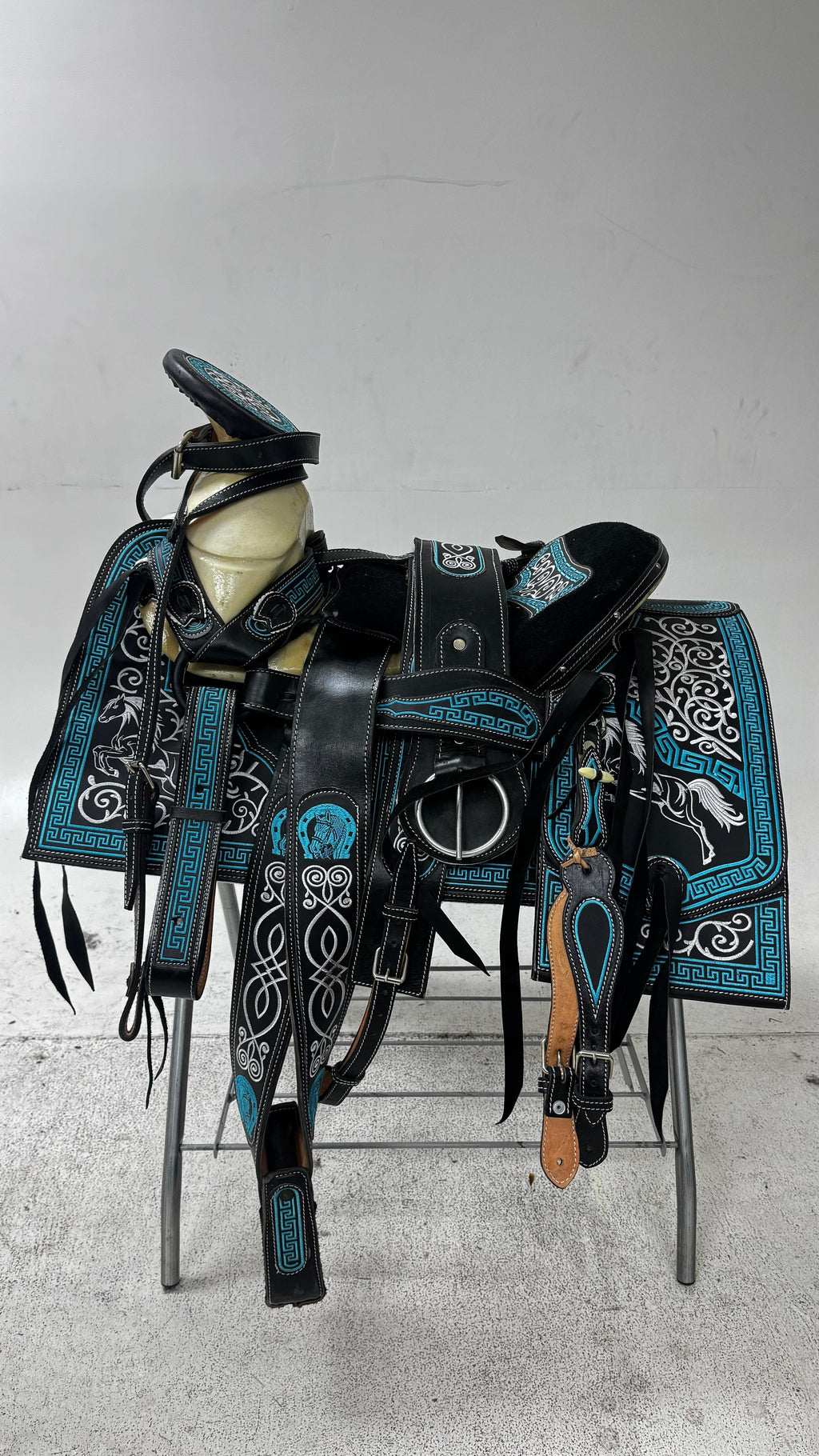Charro Saddle – Black Leather with Turquoise & Silver Embroidery (15.5”) “El Fénix”