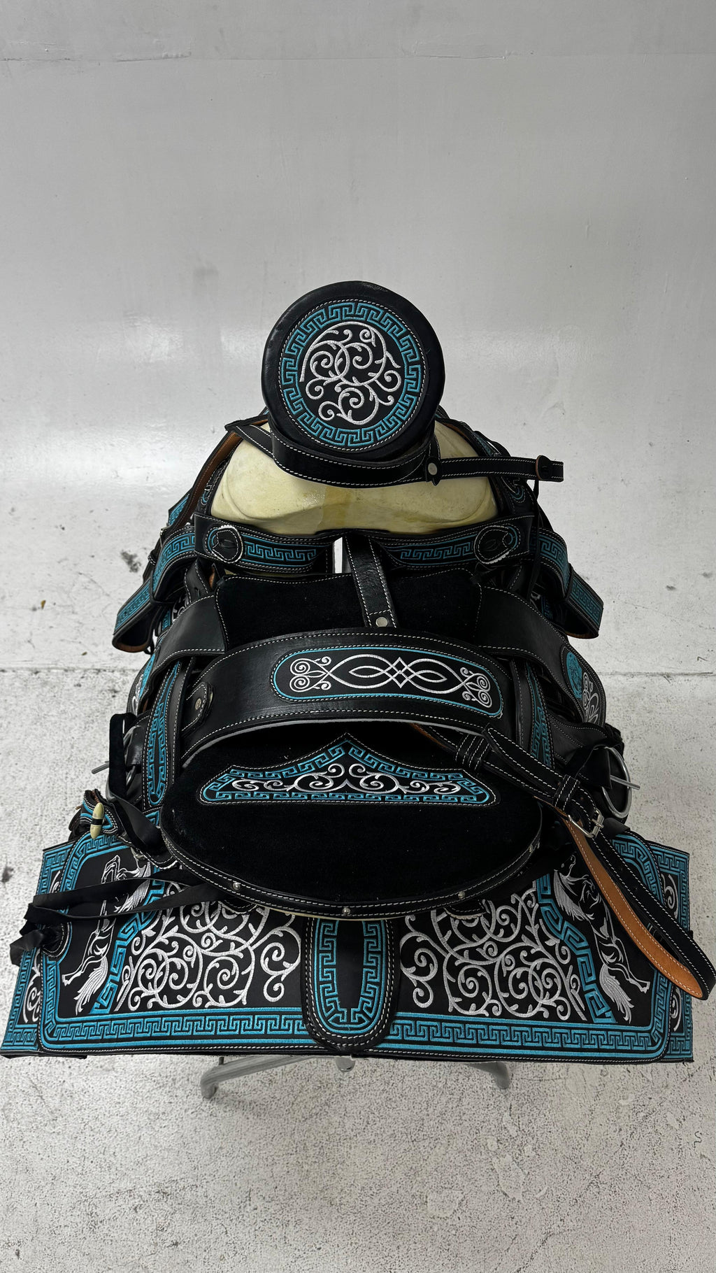Charro Saddle – Black Leather with Turquoise & Silver Embroidery (15.5”) “El Fénix”
