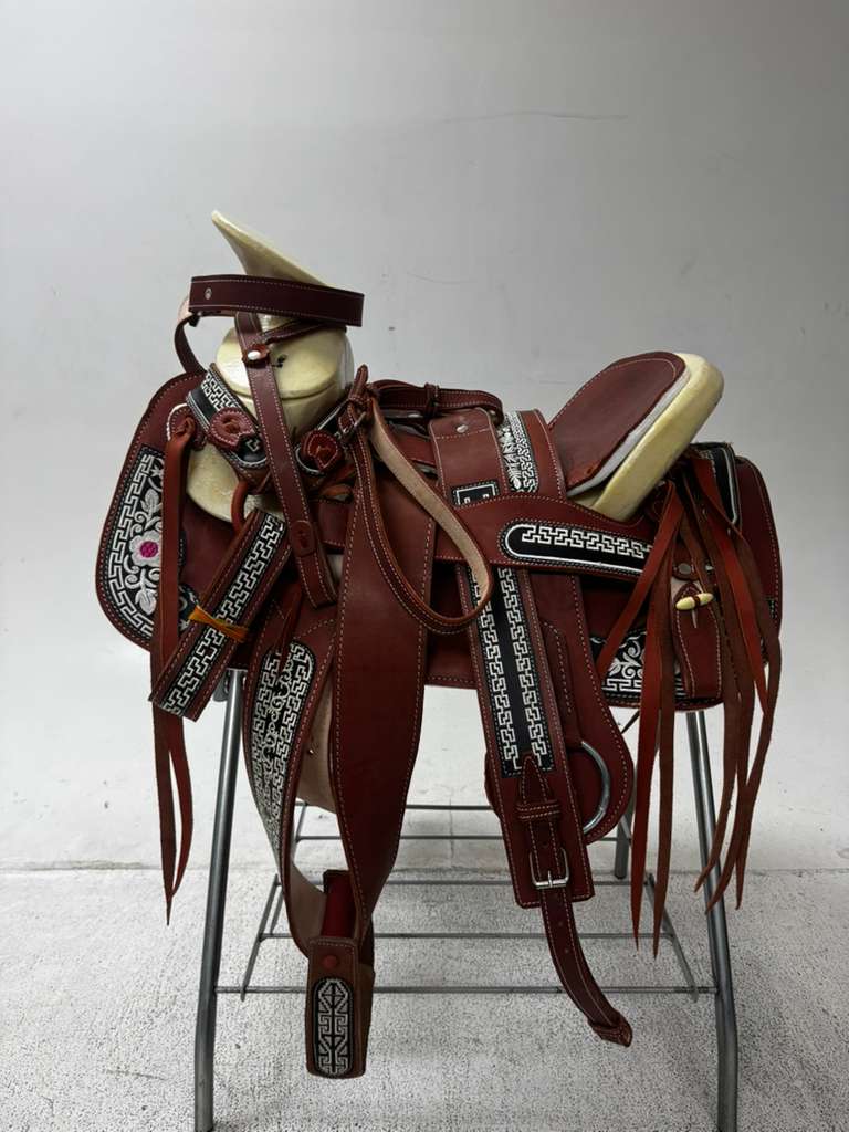 Charro Saddle – Red & Black “La Rosa Fuerte” Edition (15.5”)