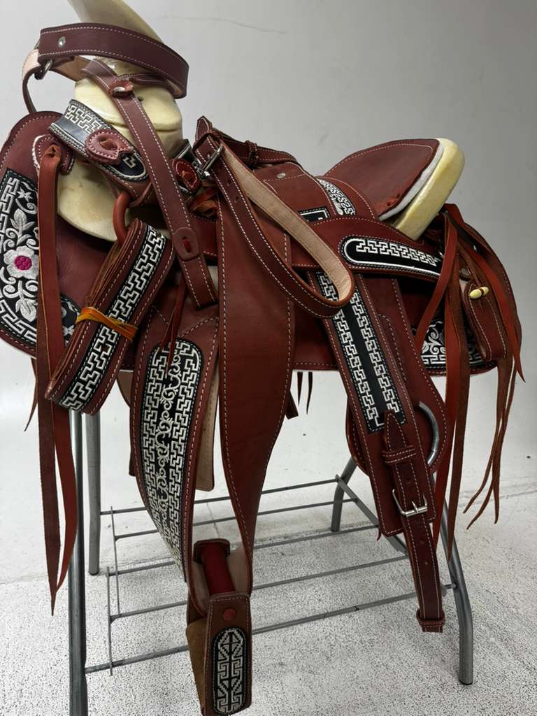 Charro Saddle – Red & Black “La Rosa Fuerte” Edition (15.5”)