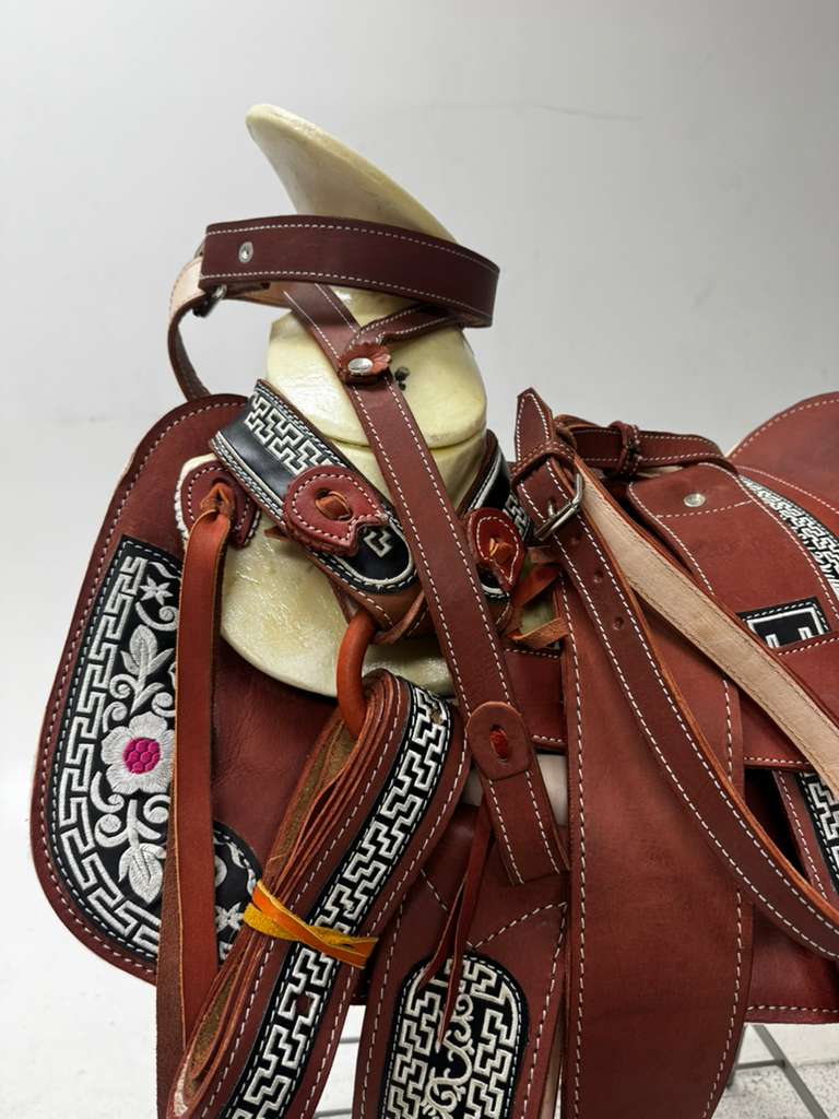 Charro Saddle – Red & Black “La Rosa Fuerte” Edition (15.5”)