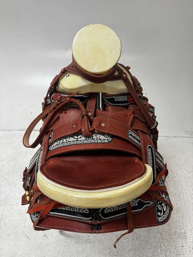 Charro Saddle – Red & Black “La Rosa Fuerte” Edition (15.5”)