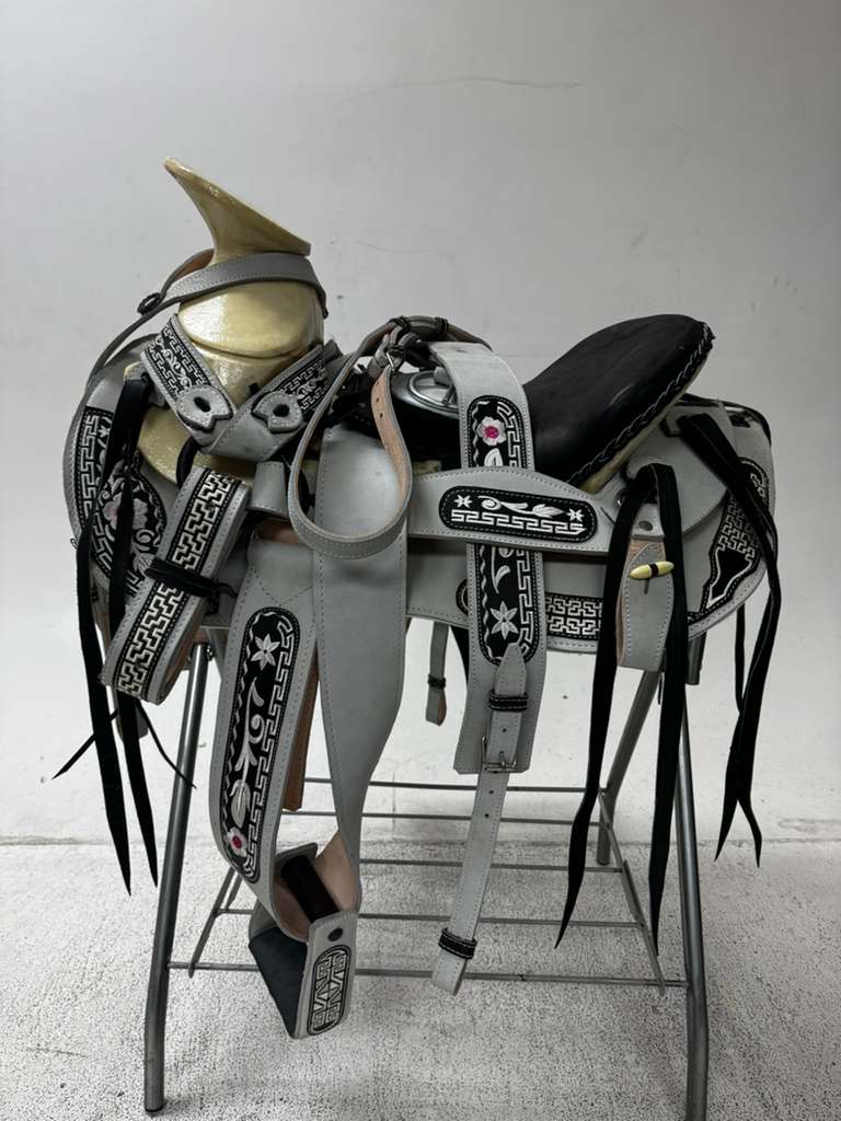 Charro Saddle – Gray & Black “La Flor Negra” Edition (15.5”)