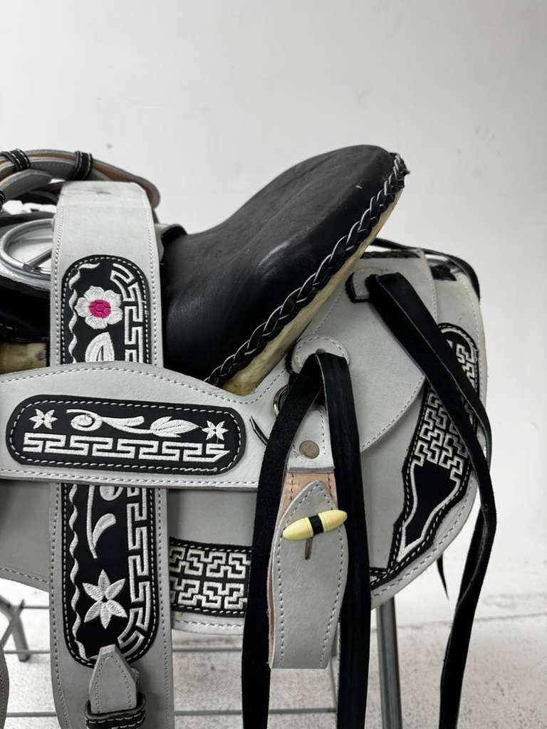 Charro Saddle – Gray & Black “La Flor Negra” Edition (15.5”)
