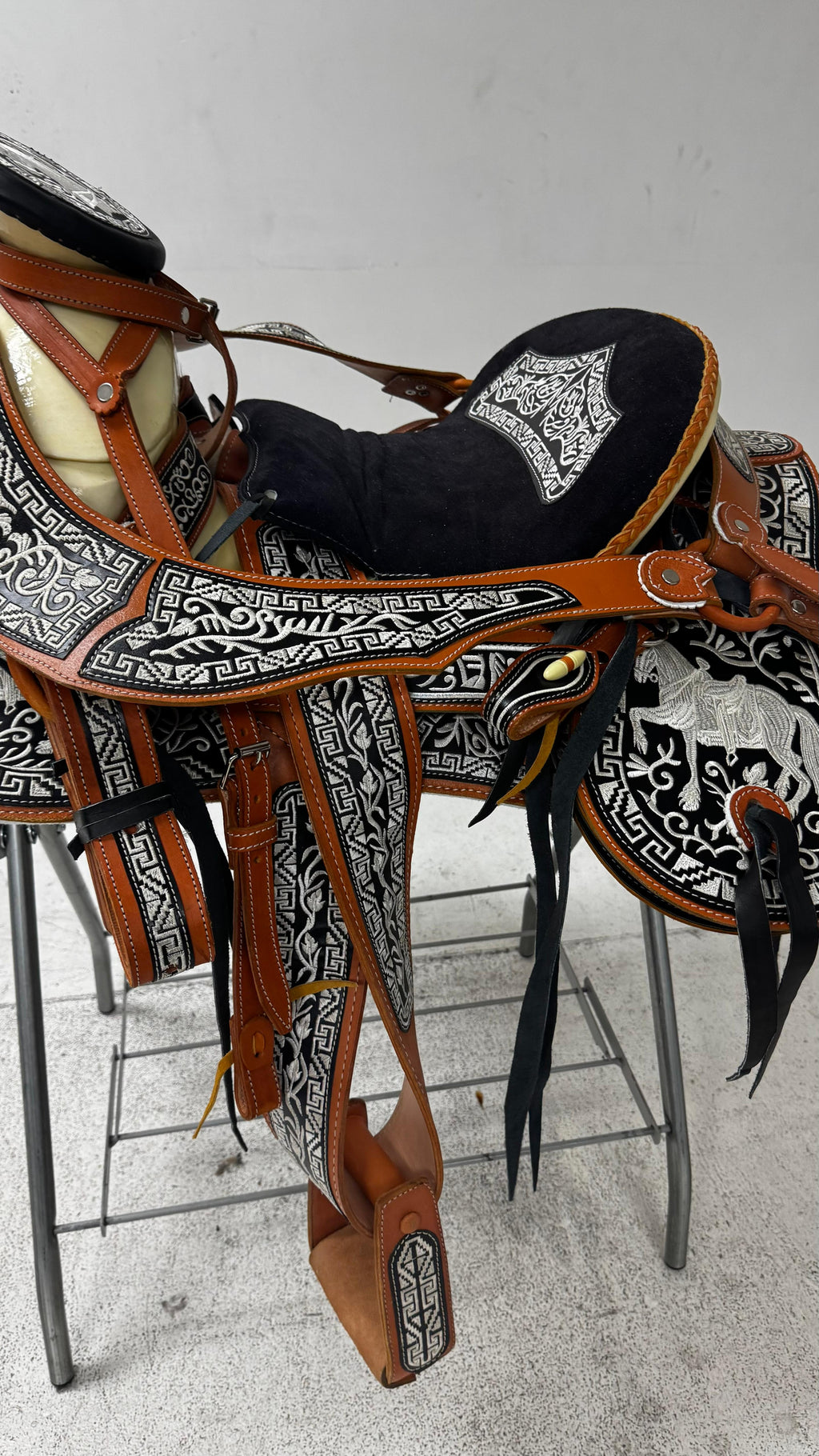 Charro Saddle – Two-Tone Leather with Black & White Embroidery (15.5”) “El Centauro”