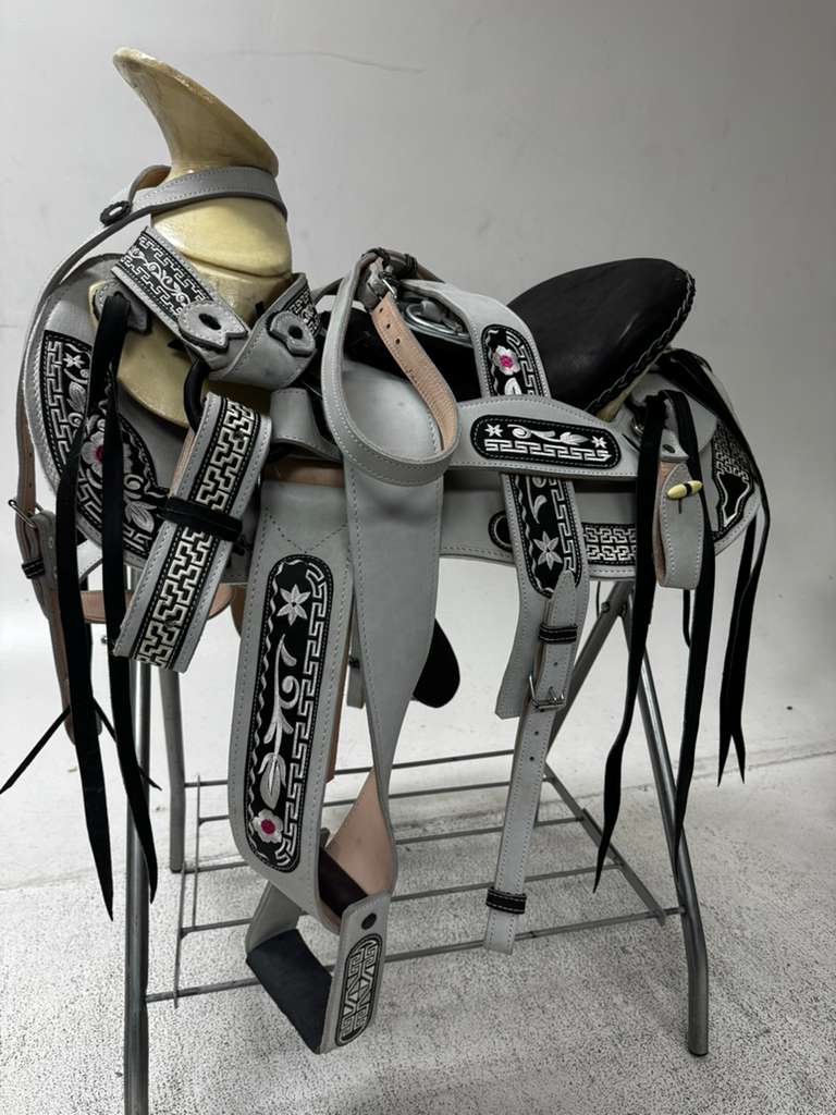 Charro Saddle – Gray & Black “La Flor Negra” Edition (15.5”)