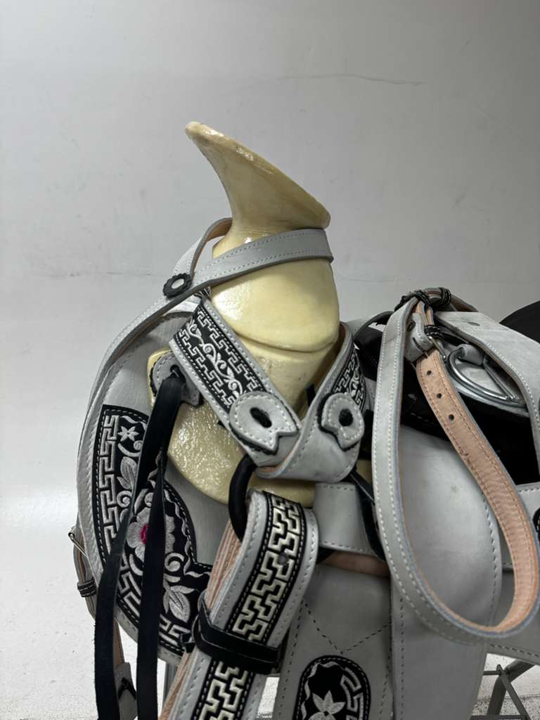 Charro Saddle – Gray & Black “La Flor Negra” Edition (15.5”)