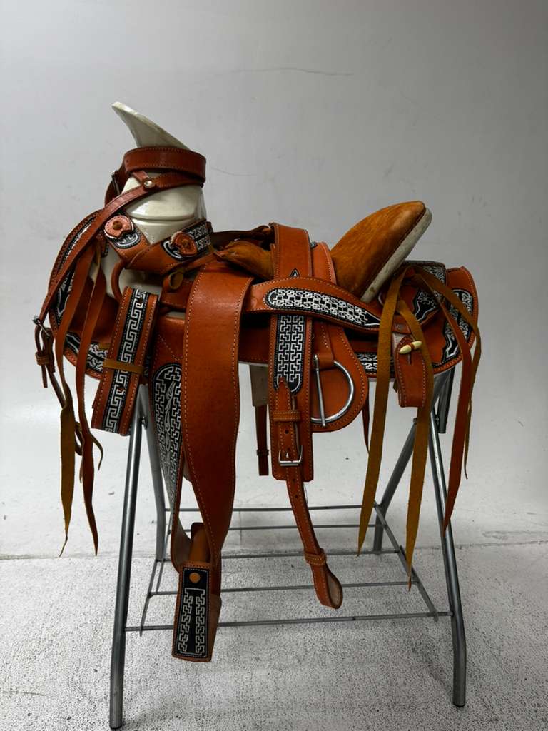 Charro Saddle – Light Chestnut “El Vaquero Miel” Edition (15.5”)