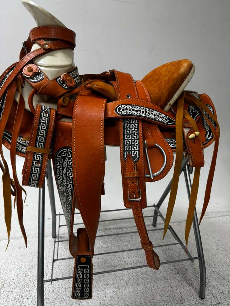 Charro Saddle – Light Chestnut “El Vaquero Miel” Edition (15.5”)