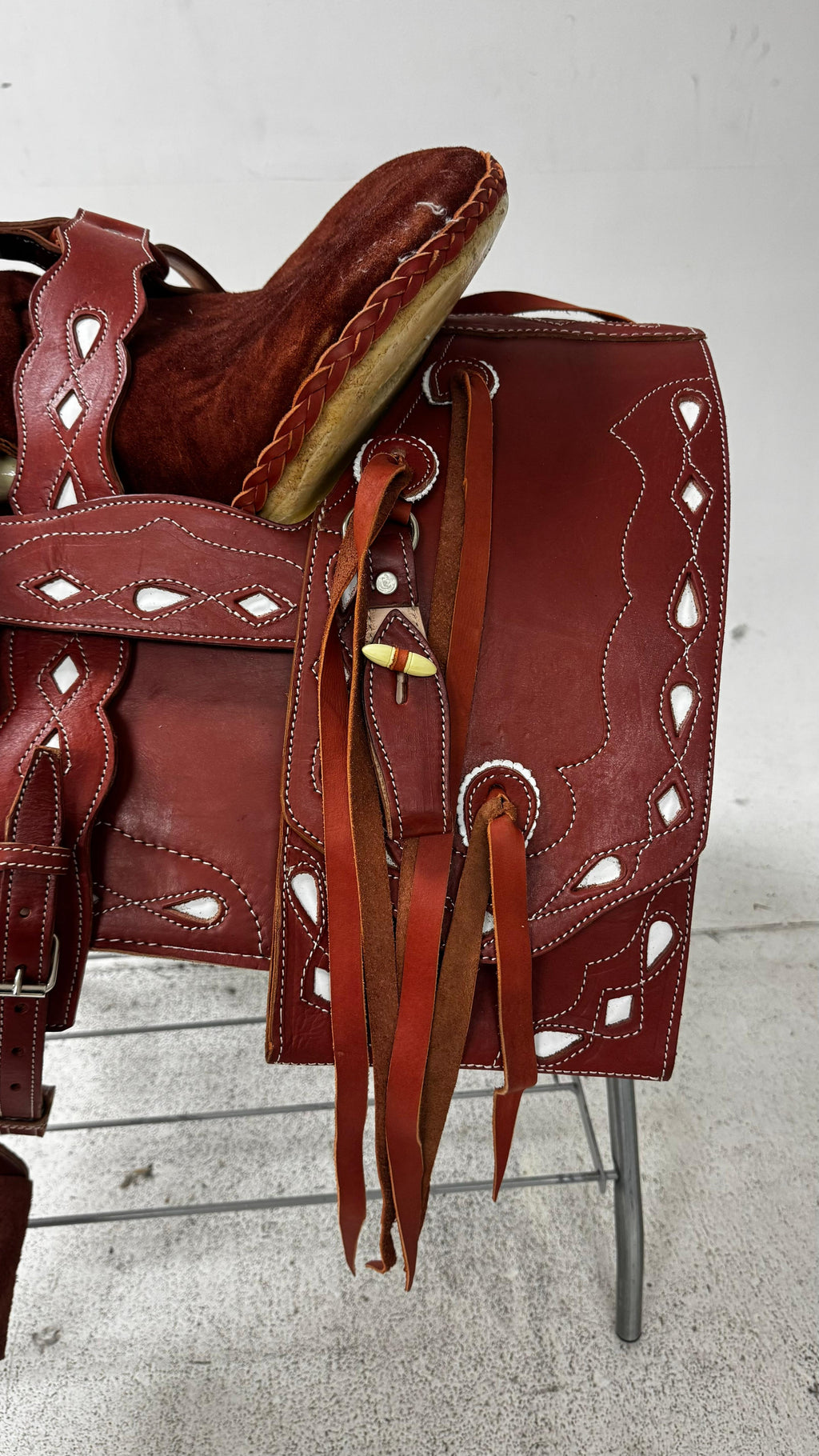 Charro Saddle – Cherry Red Leather with White Inlays (15.5”) “El Rojo Fino”