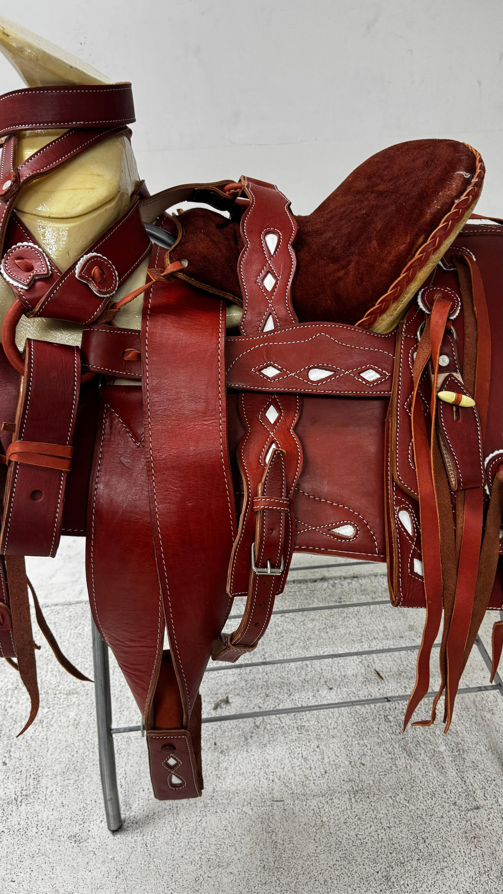 Charro Saddle – Cherry Red Leather with White Inlays (15.5”) “El Rojo Fino”