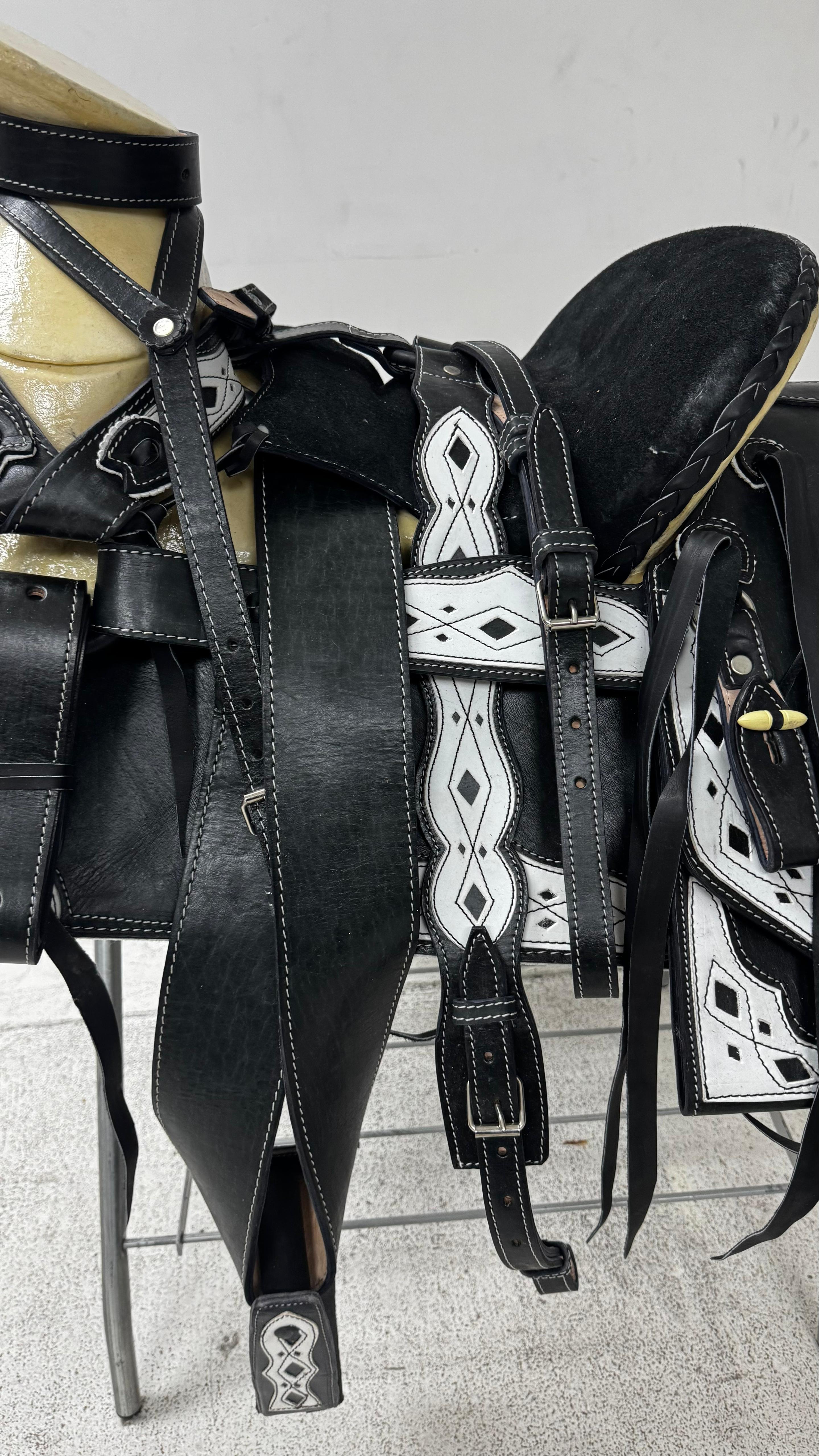 Charro Saddle – Black Leather with White Inlays (15.5”) “La Sombra”
