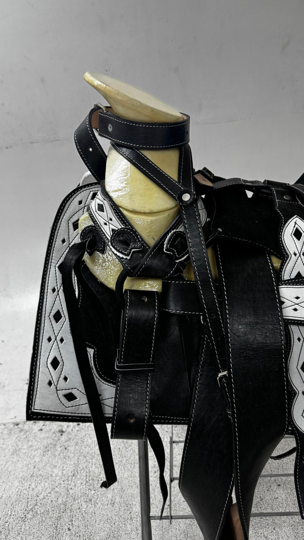 Charro Saddle – Black Leather with White Inlays (15.5”) “La Sombra”