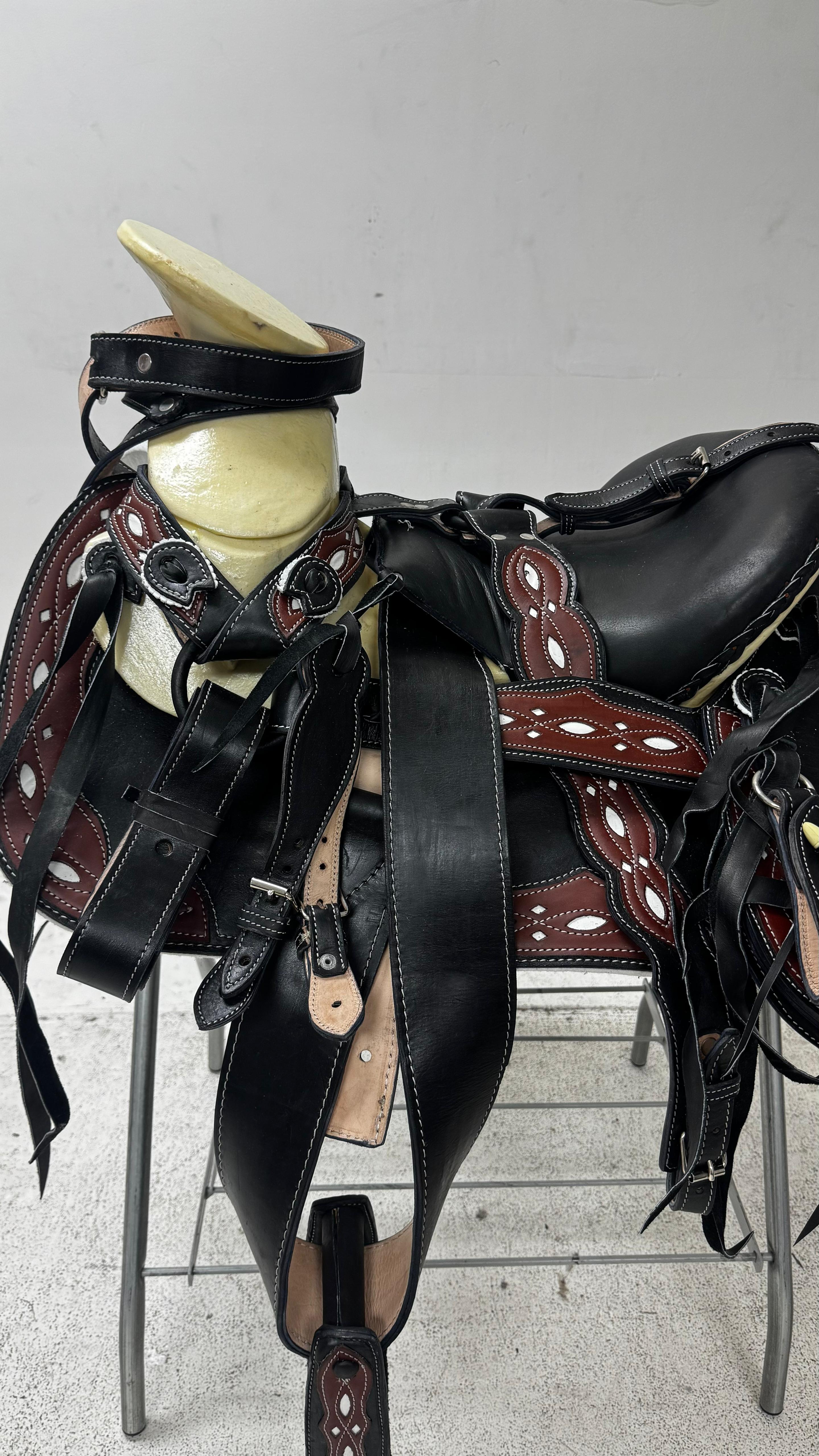 Charro Saddle – Black & Burgundy “El Vaquero” Edition (15.5”)