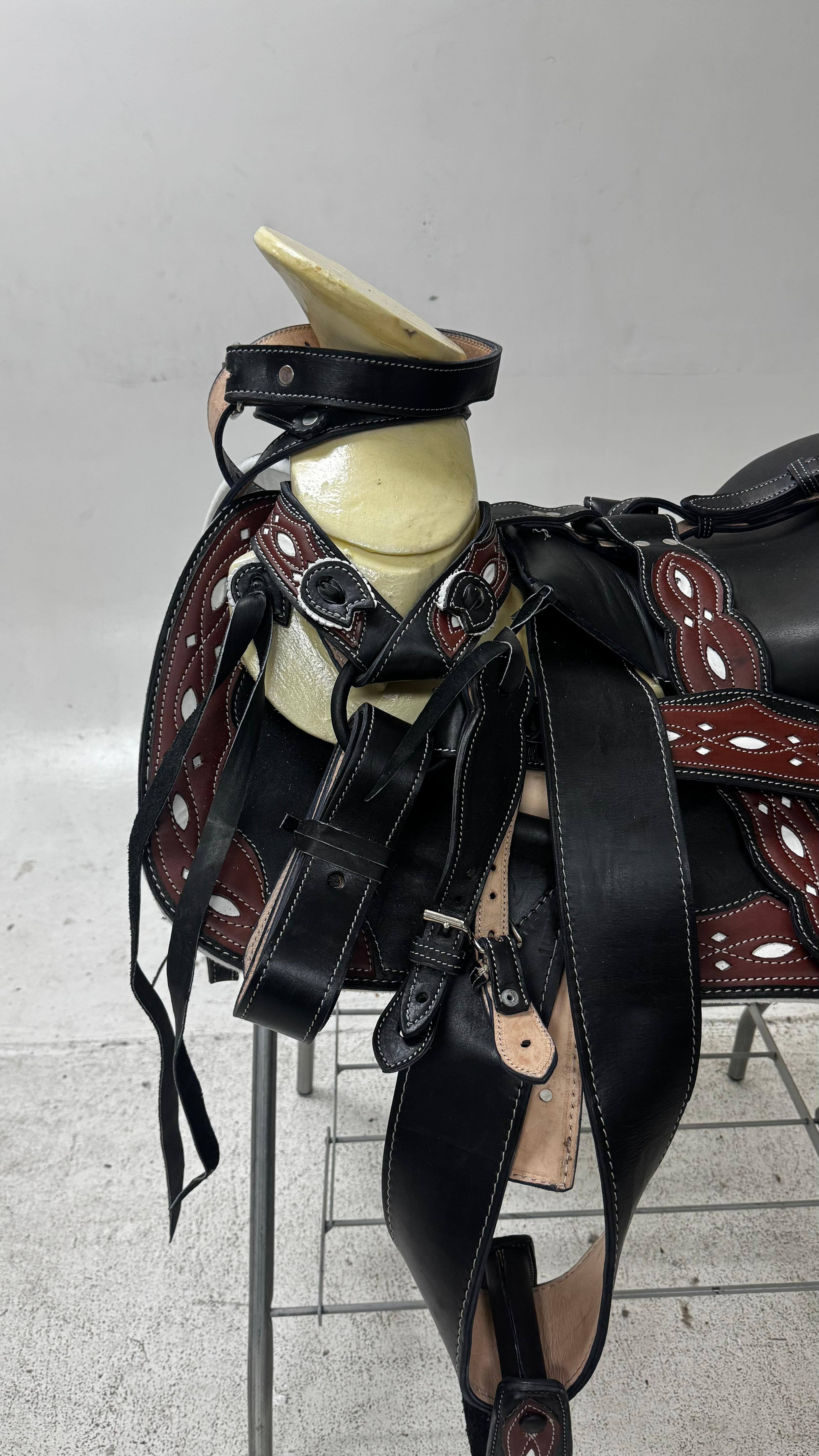 Charro Saddle – Black & Burgundy “El Vaquero” Edition (15.5”)