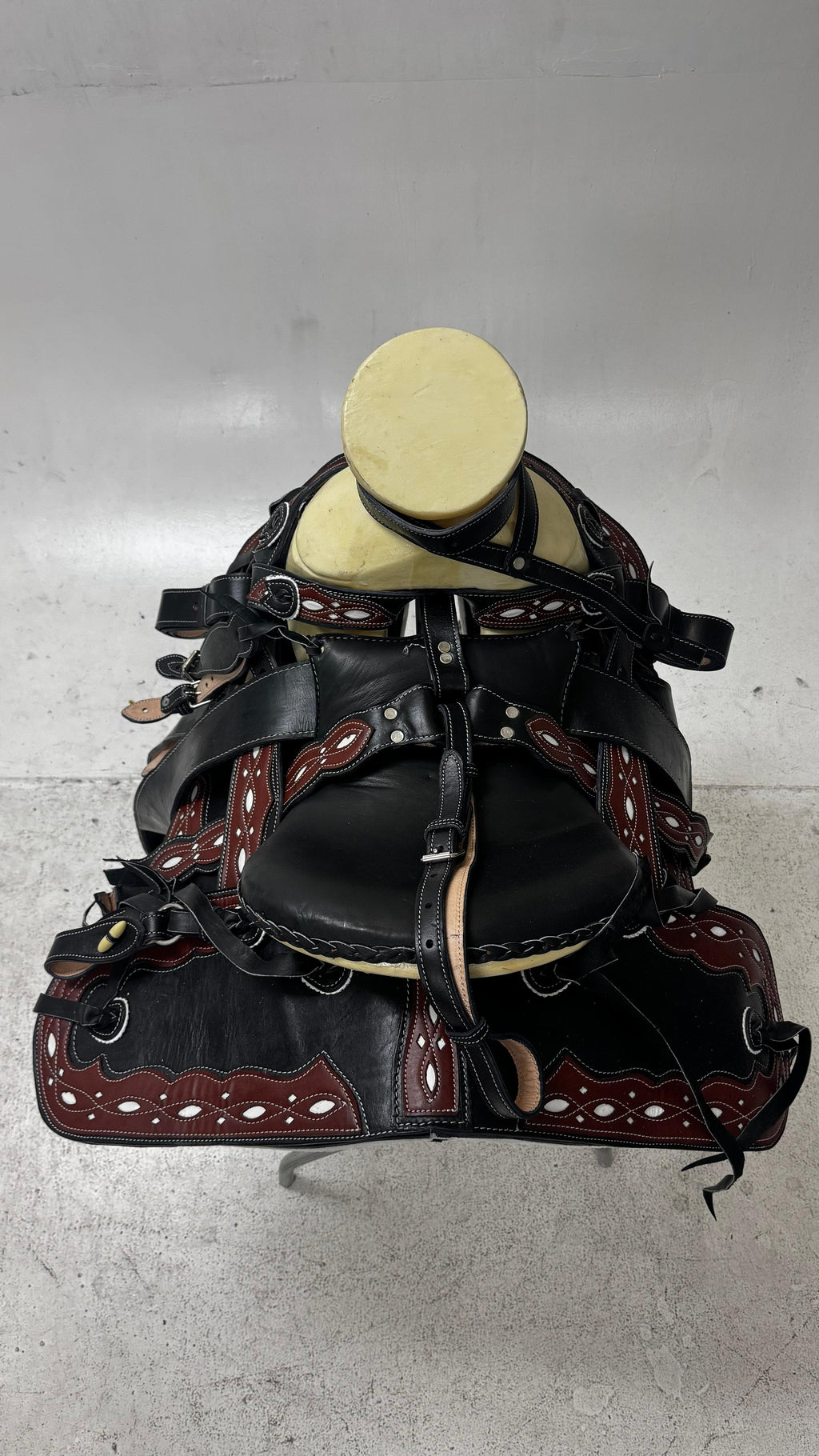 Charro Saddle – Black & Burgundy “El Vaquero” Edition (15.5”)