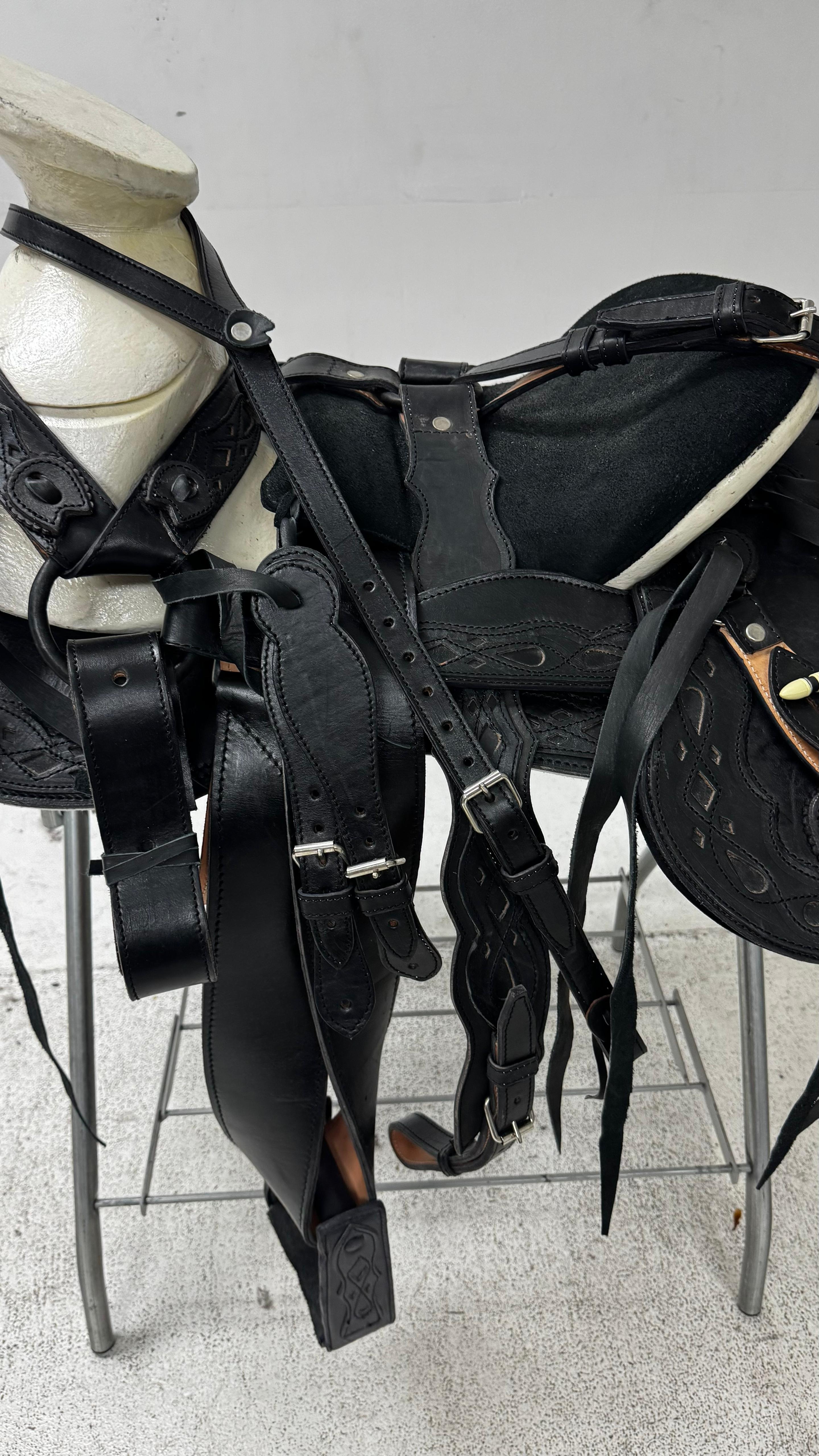 Charro Saddle – All Black Leather with Tooled Design (15.5”) “El Eclipse”