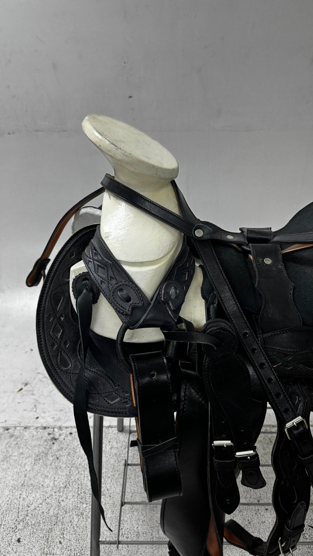 Charro Saddle – All Black Leather with Tooled Design (15.5”) “El Eclipse”