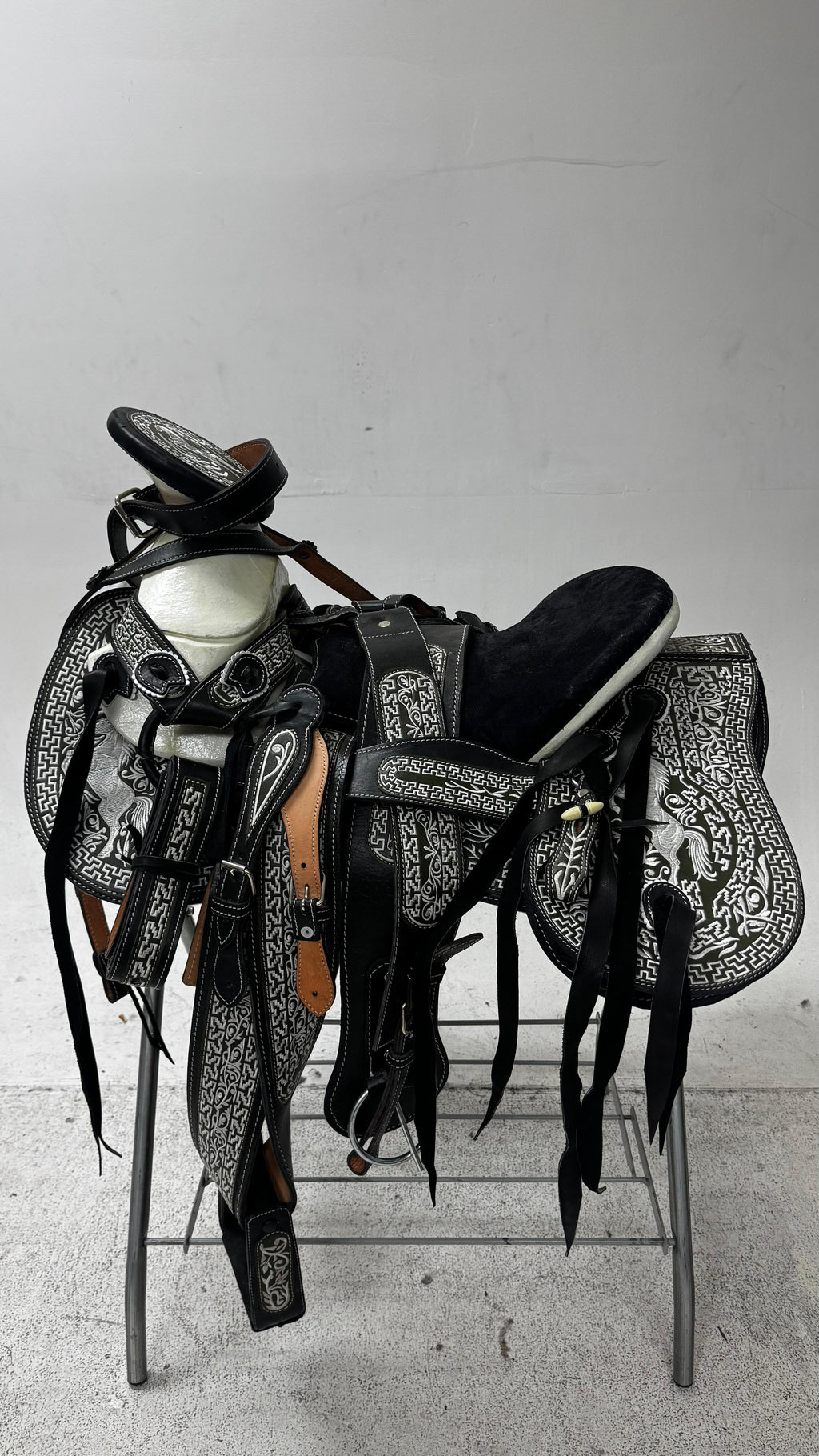Charro Saddle – Black & Silver “El Potro” Edition (15.5”)
