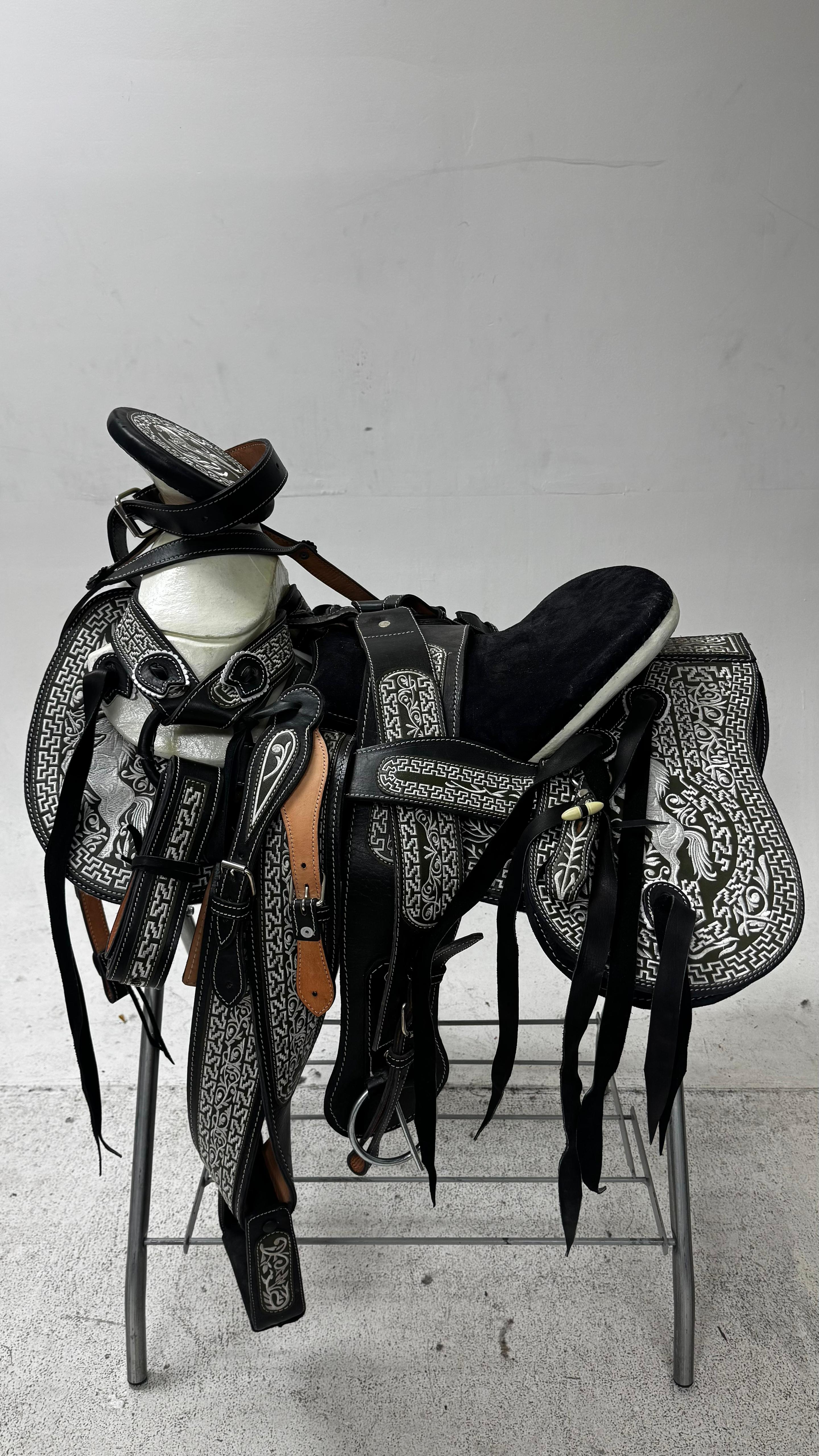 Charro Saddle – Black & Silver “El Potro” Edition (15.5”)