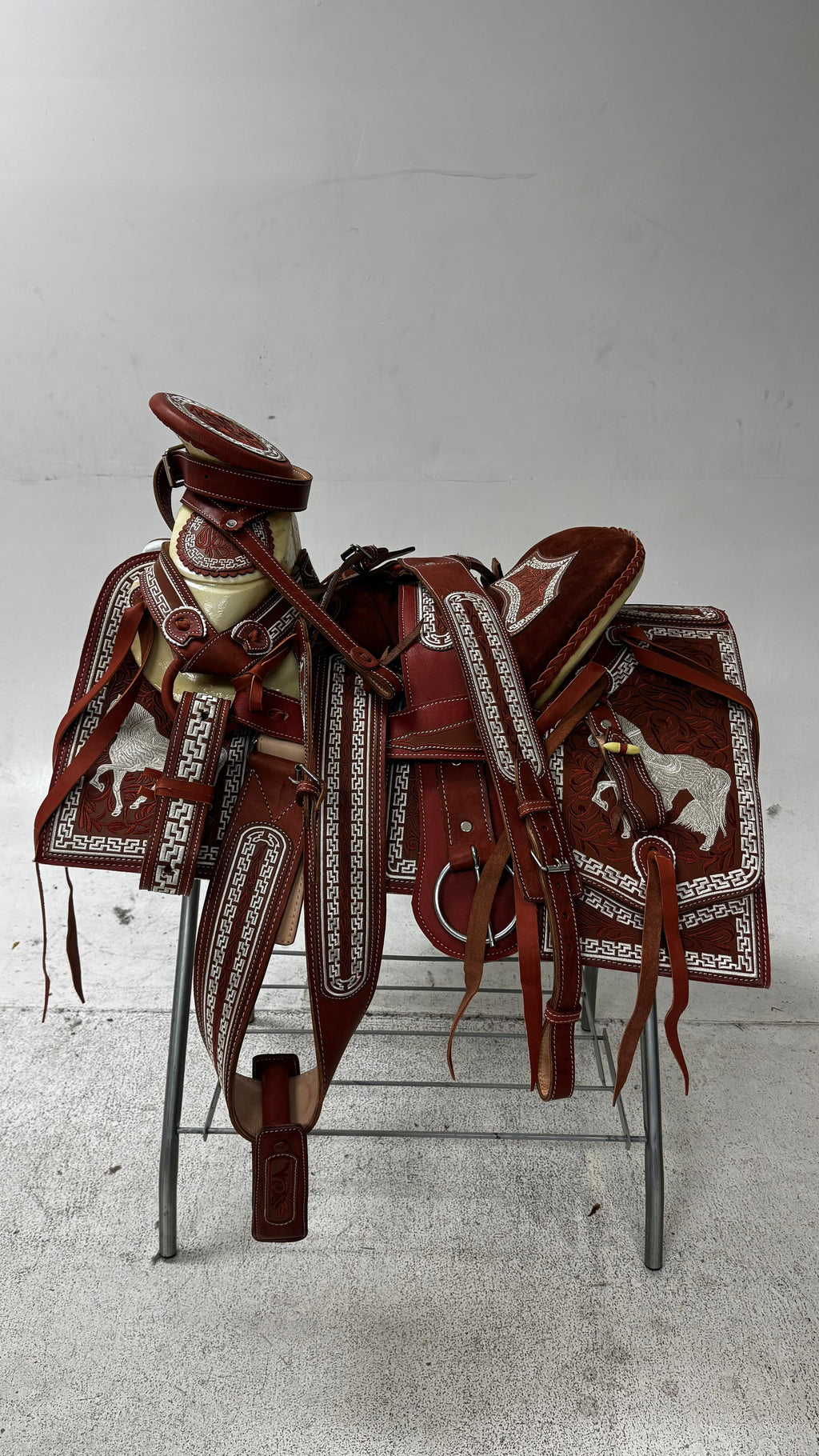 Charro Saddle – Chestnut Leather with Silver Horse Embroidery (15.5”) “El Guerrero”