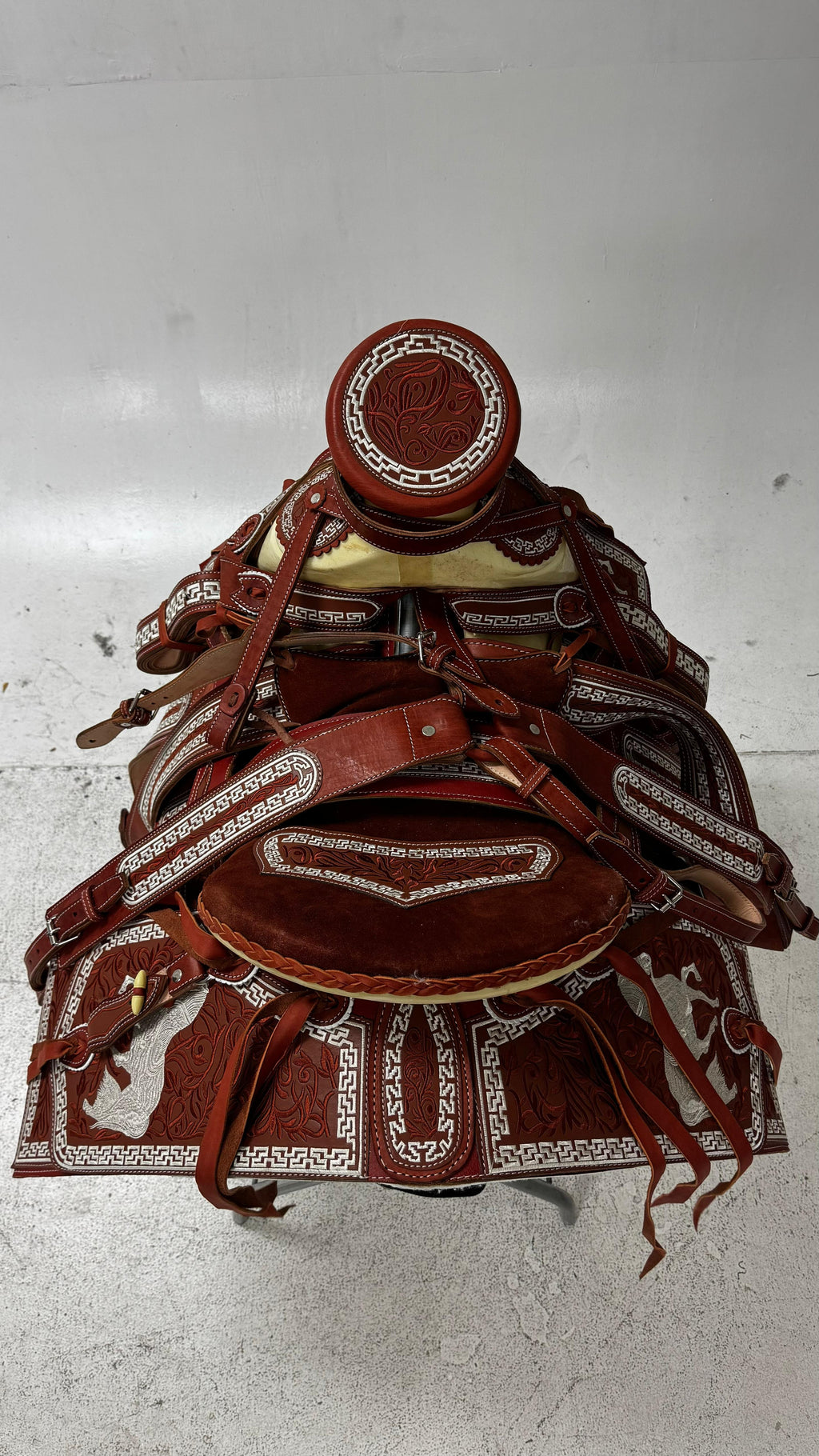 Charro Saddle – Chestnut Leather with Silver Horse Embroidery (15.5”) “El Guerrero”