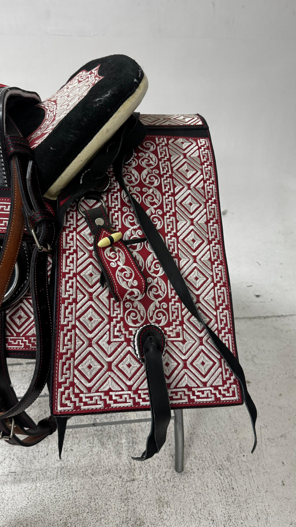 Charro Saddle – Black Leather with Red & White Embroidery (15.5”) “El Diamante”