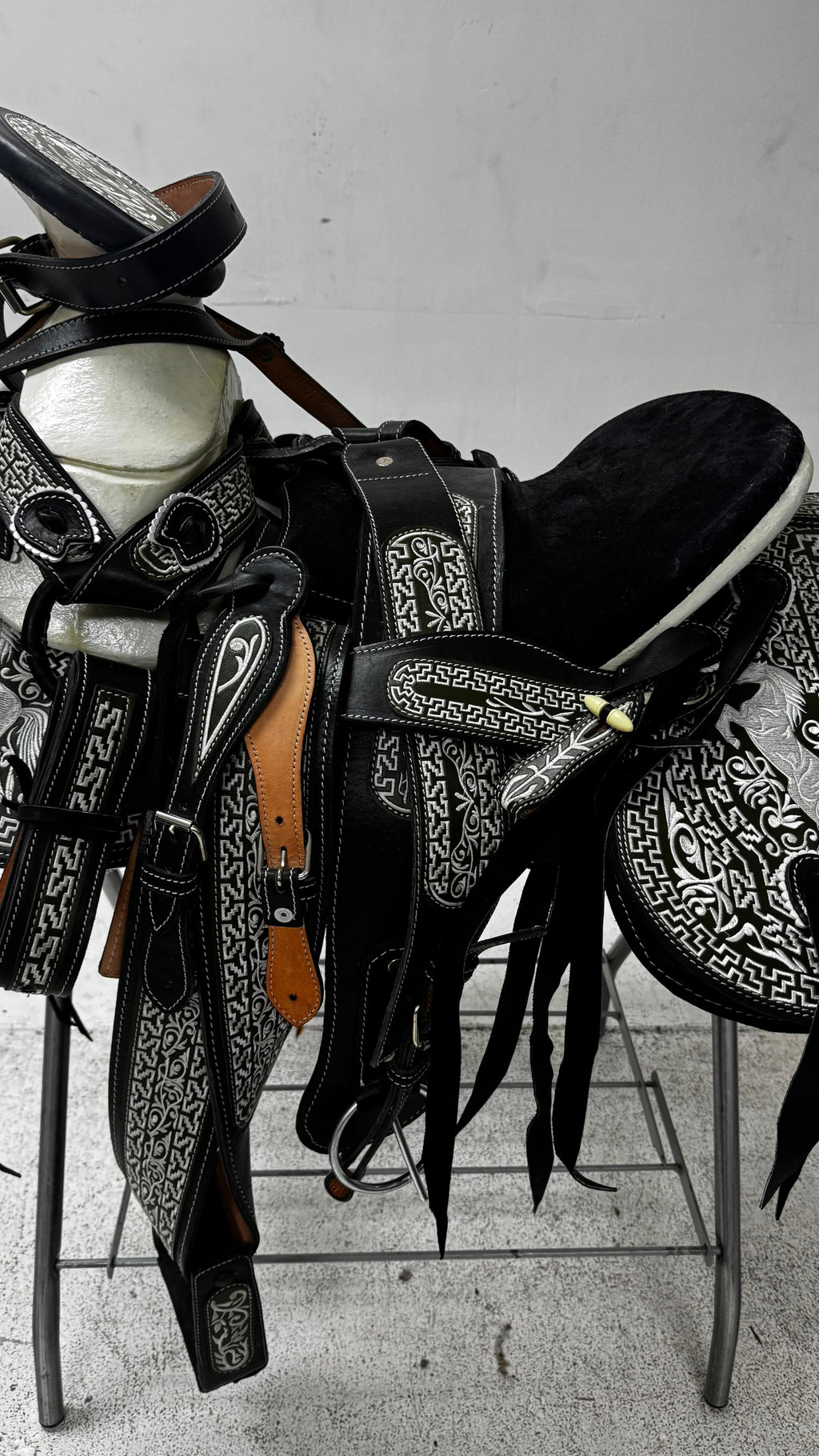 Charro Saddle – Black & Silver “El Potro” Edition (15.5”)