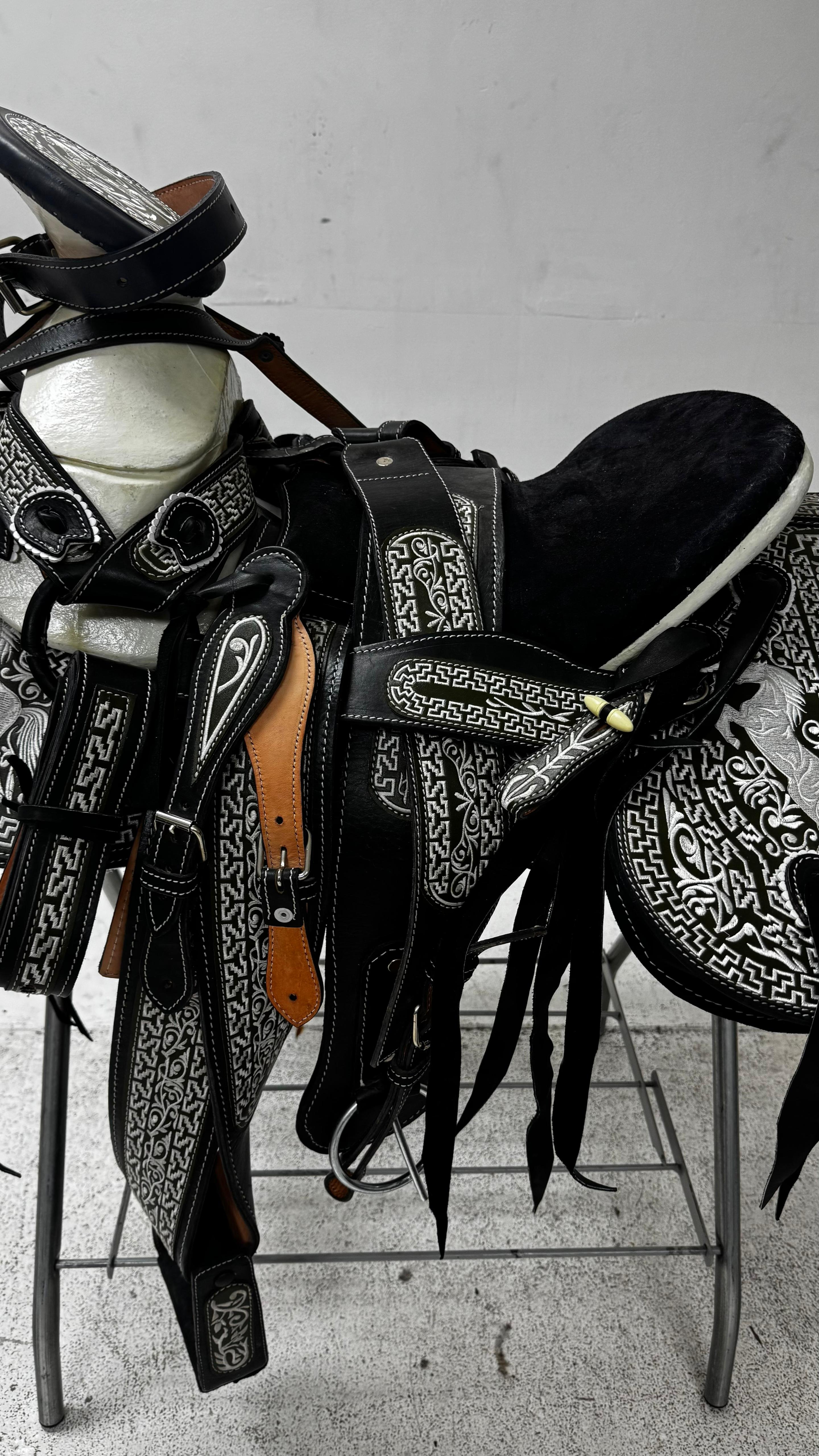 Charro Saddle – Black & Silver “El Potro” Edition (15.5”)