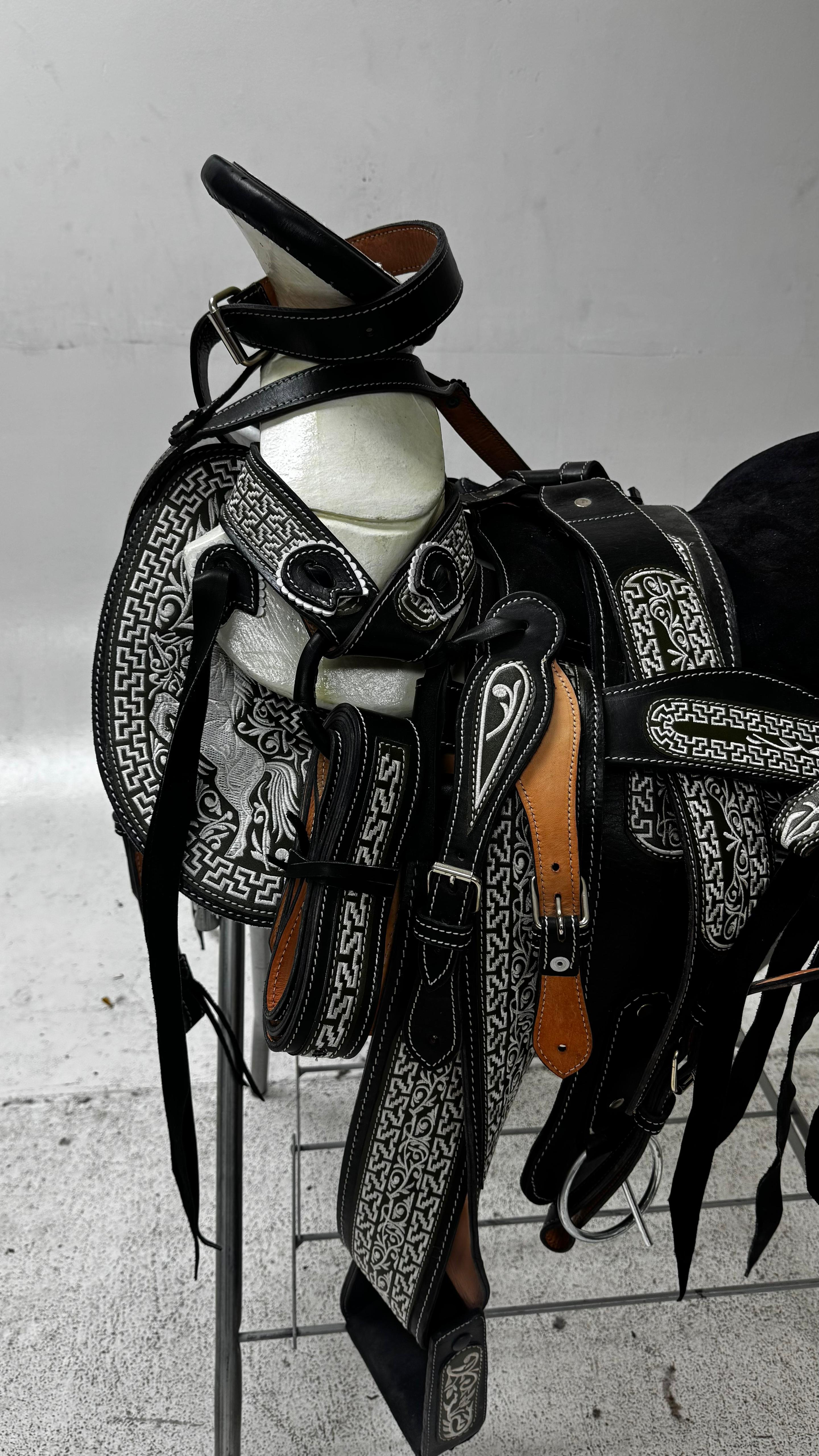 Charro Saddle – Black & Silver “El Potro” Edition (15.5”)