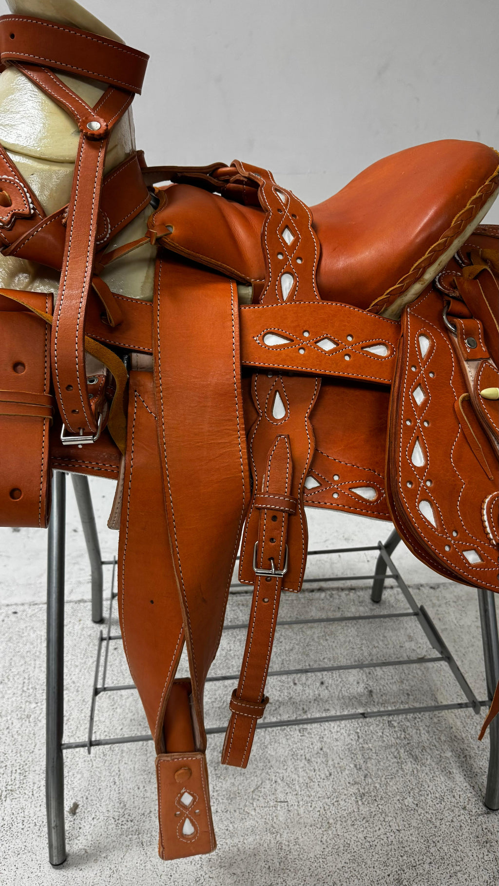 Charro Saddle – Natural Tan Leather with Hand-Cut Detailing (15.5”) “El Dorado”