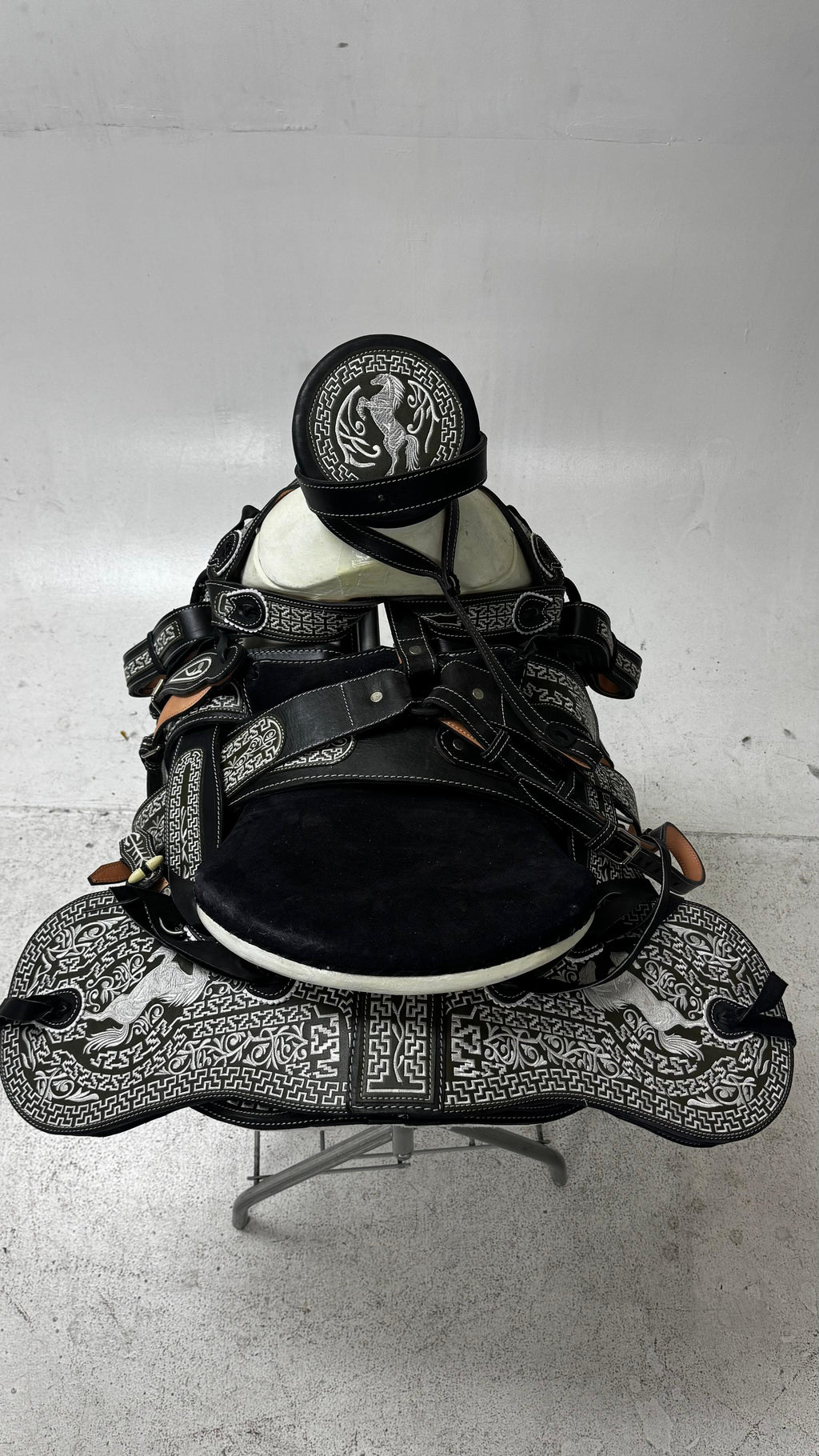 Charro Saddle – Black & Silver “El Potro” Edition (15.5”)