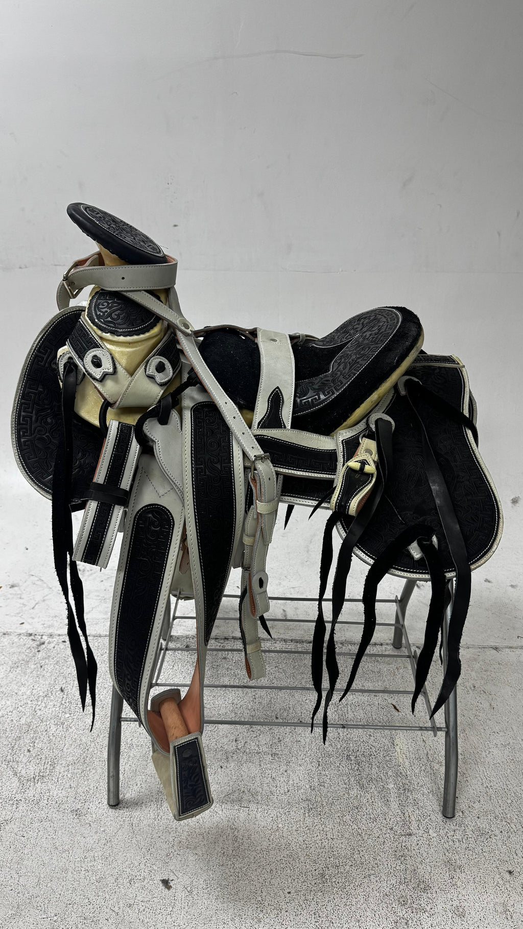 Charro Saddle – Black & Bone Leather with Embossed Detailing (15.5”) “La Sombra Blanca