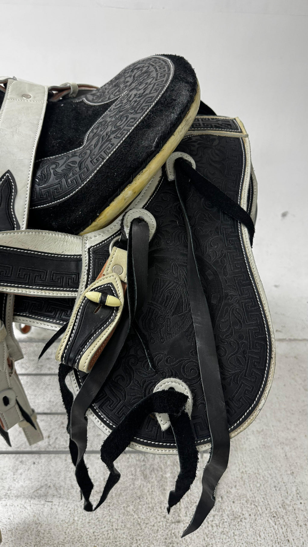 Charro Saddle – Black & Bone Leather with Embossed Detailing (15.5”) “La Sombra Blanca