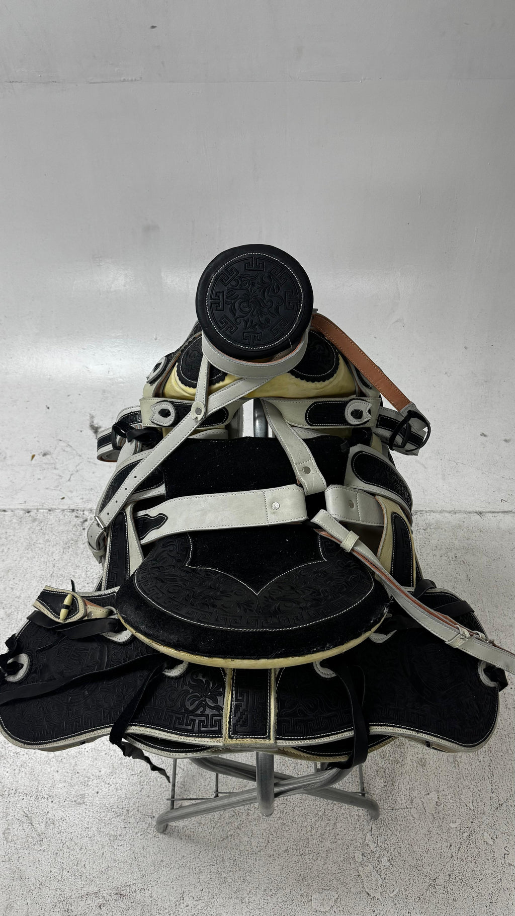 Charro Saddle – Black & Bone Leather with Embossed Detailing (15.5”) “La Sombra Blanca