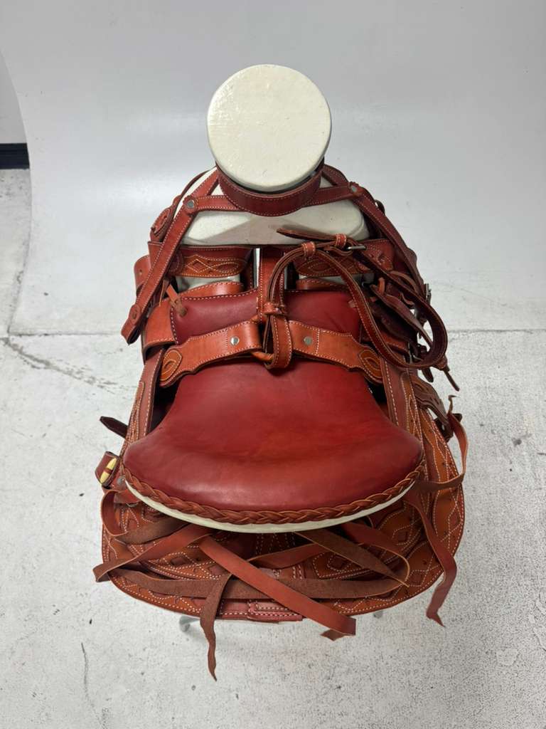 Charro Saddle 15.5” – Rich Tan Bordada “El Dorado” (Set Completo)