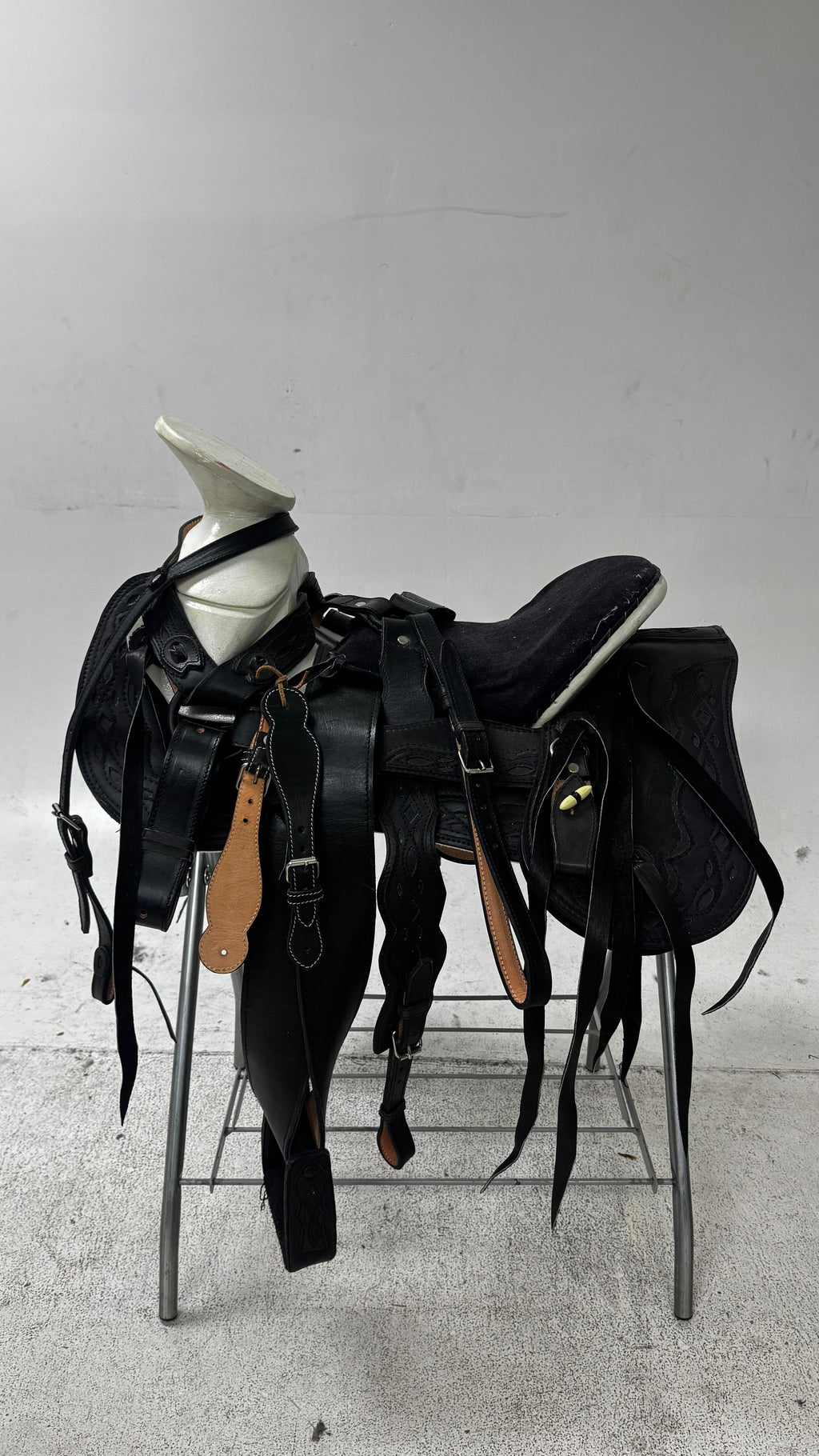 Charro Saddle – All-Black Leather with Suede Detailing (15.5”) “El Fantasma”