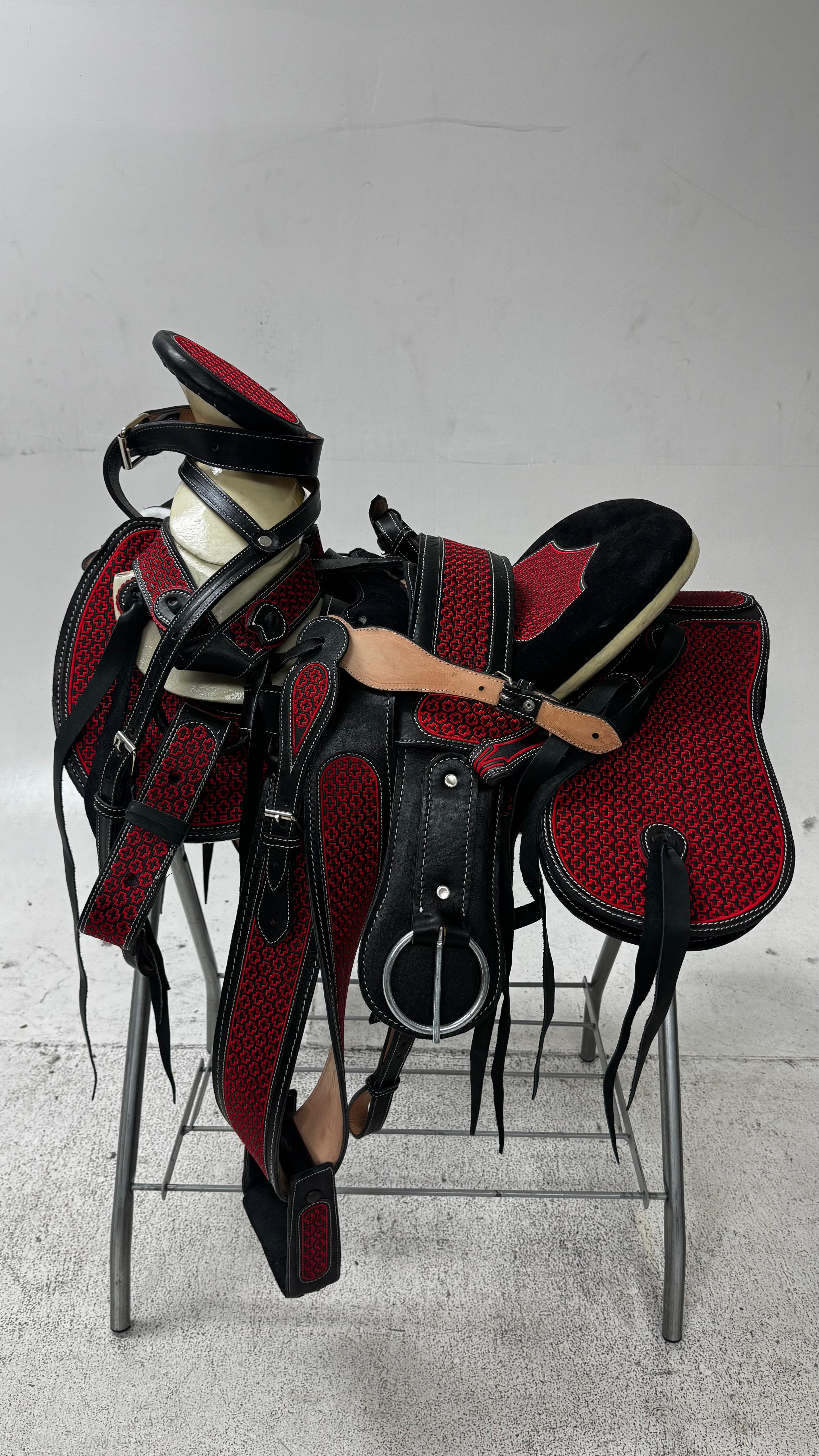 Charro Saddle – Black & Red Bordado Leather (15.5”) “El Dragón Rojo”
