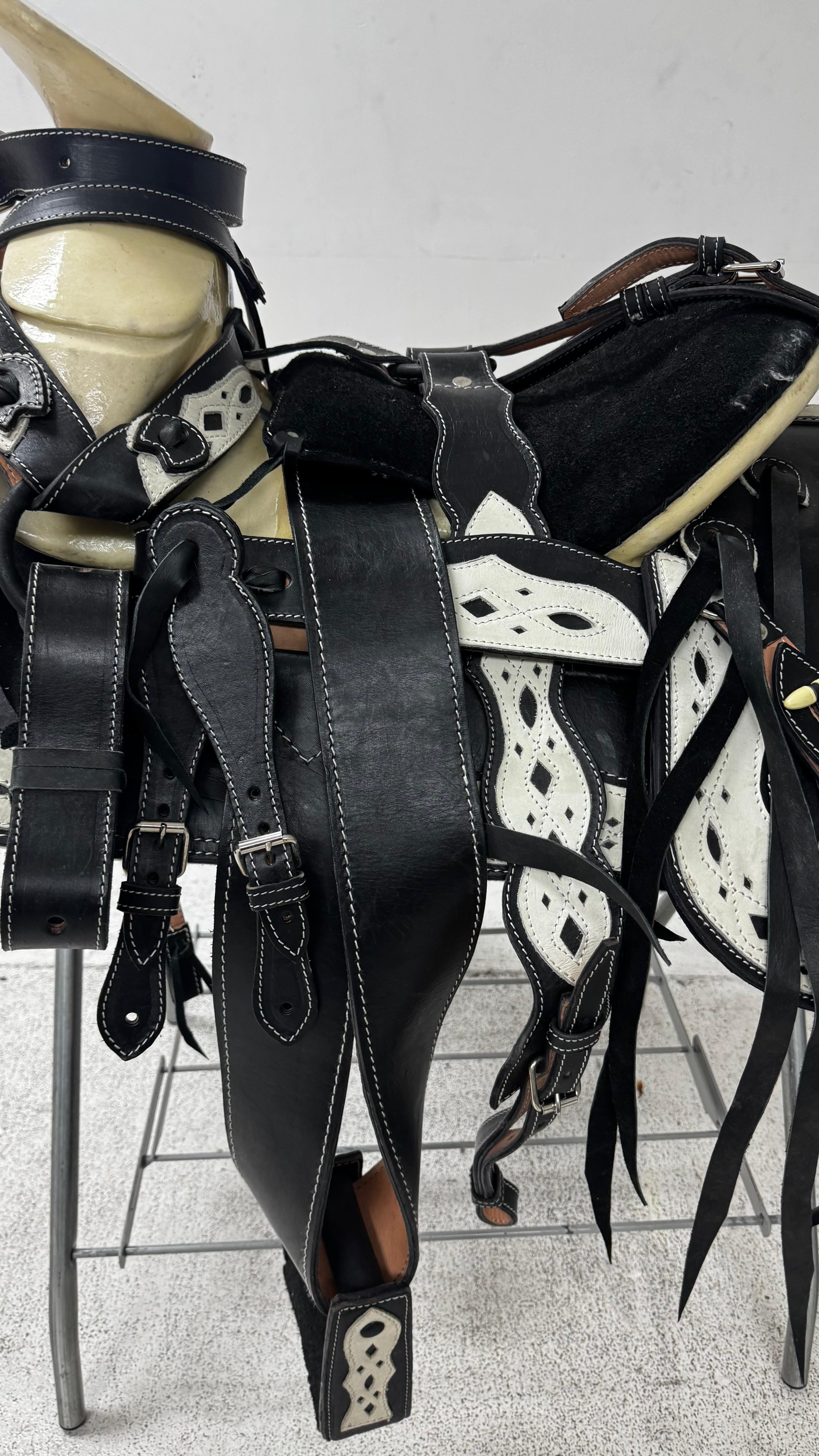 Charro Saddle – Black & White Leather (15.5”) “El Diamante Blanco”