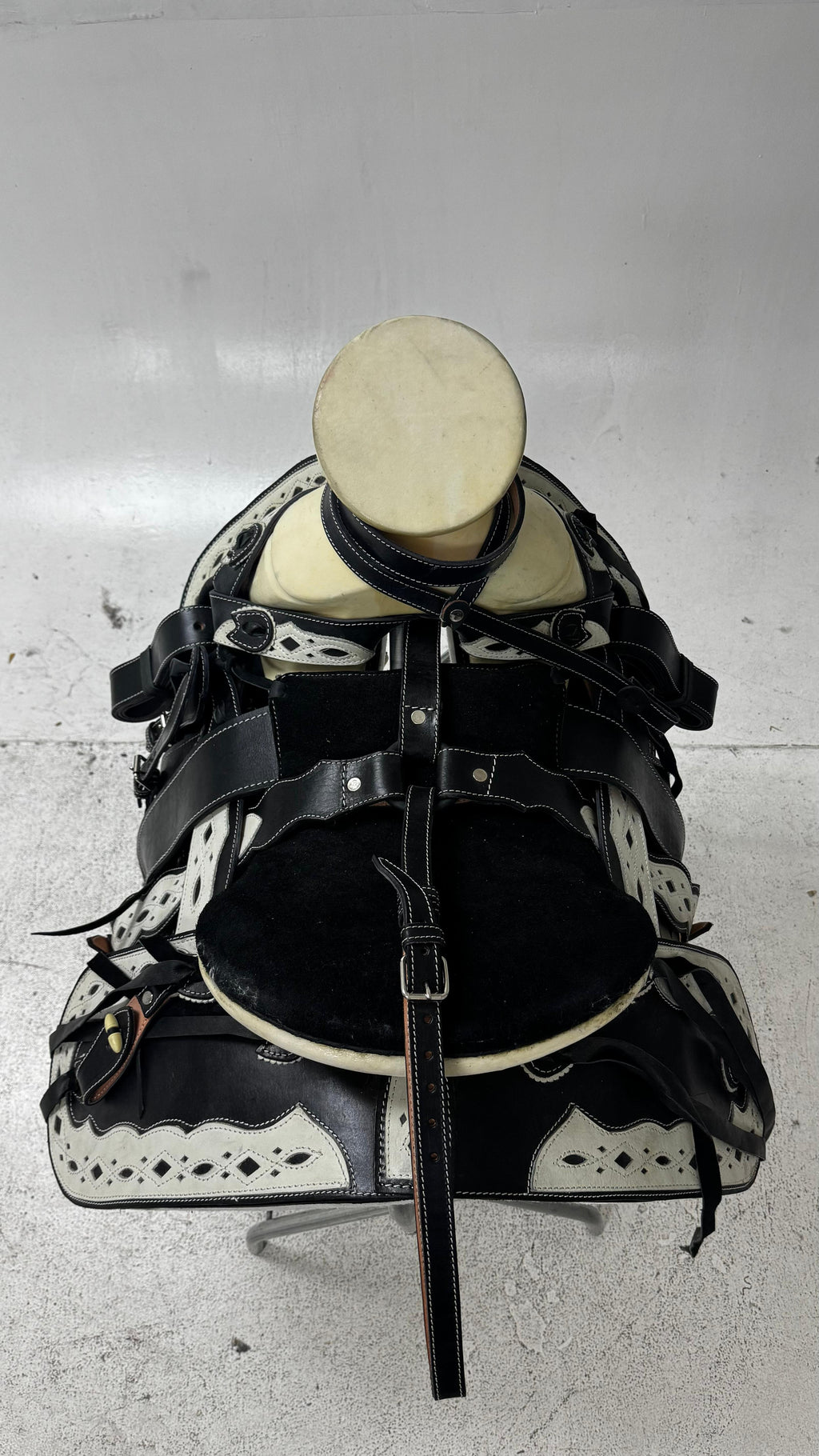 Charro Saddle – Black & White Leather (15.5”) “El Diamante Blanco”