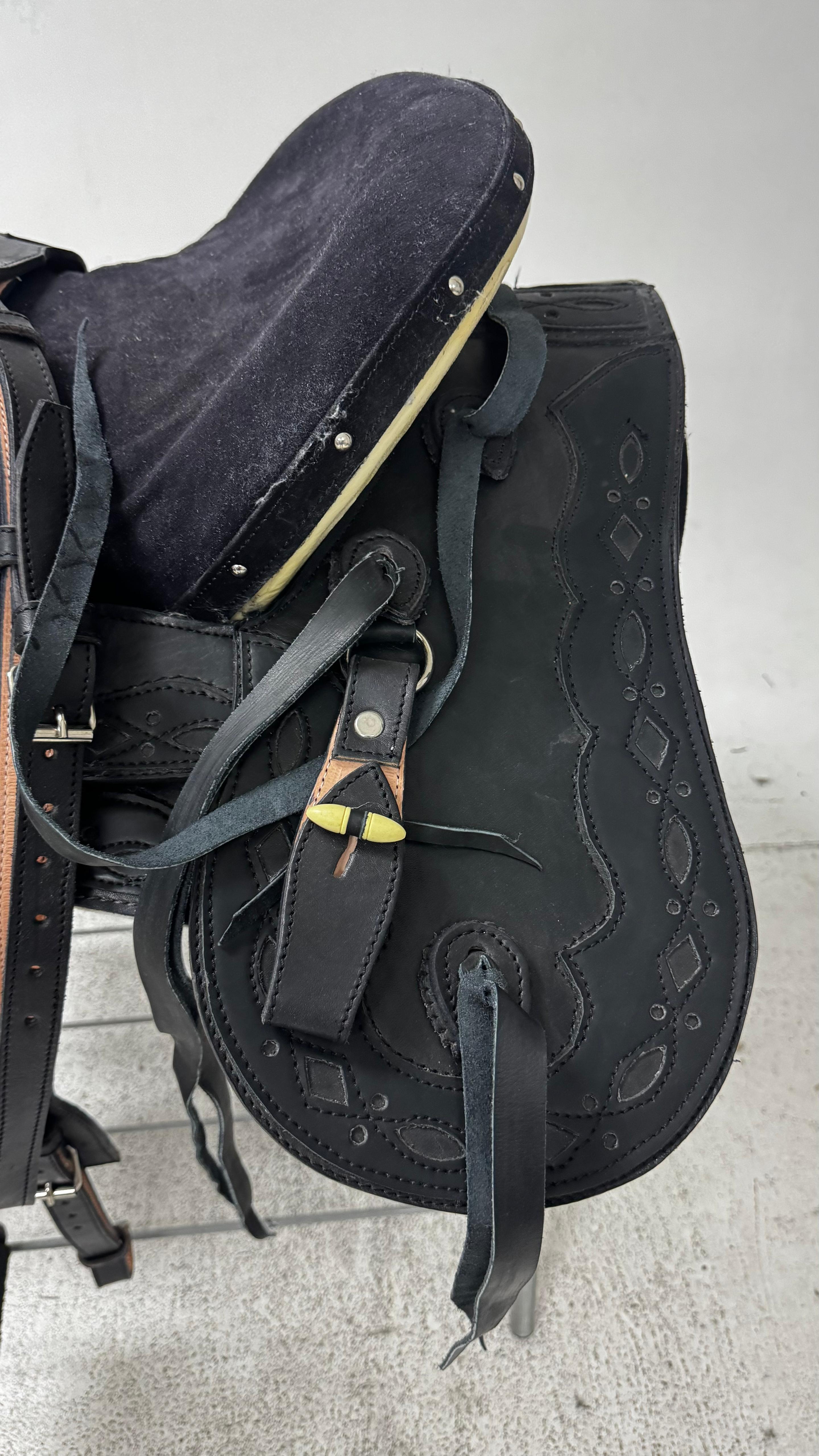 Charro Saddle – Matte Black Leather (15.5”) “La Sombra”