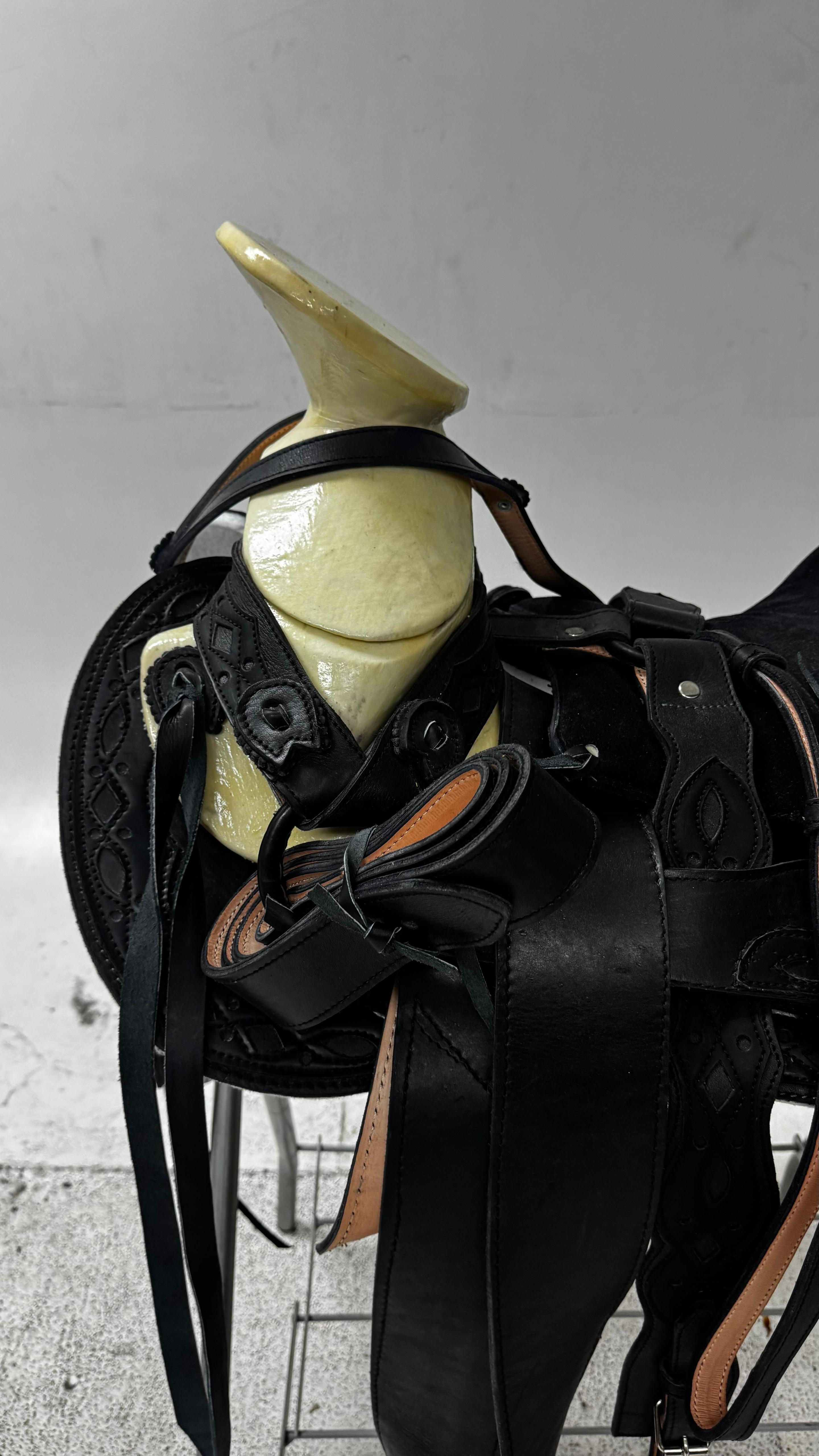 Charro Saddle – Matte Black Leather (15.5”) “La Sombra”